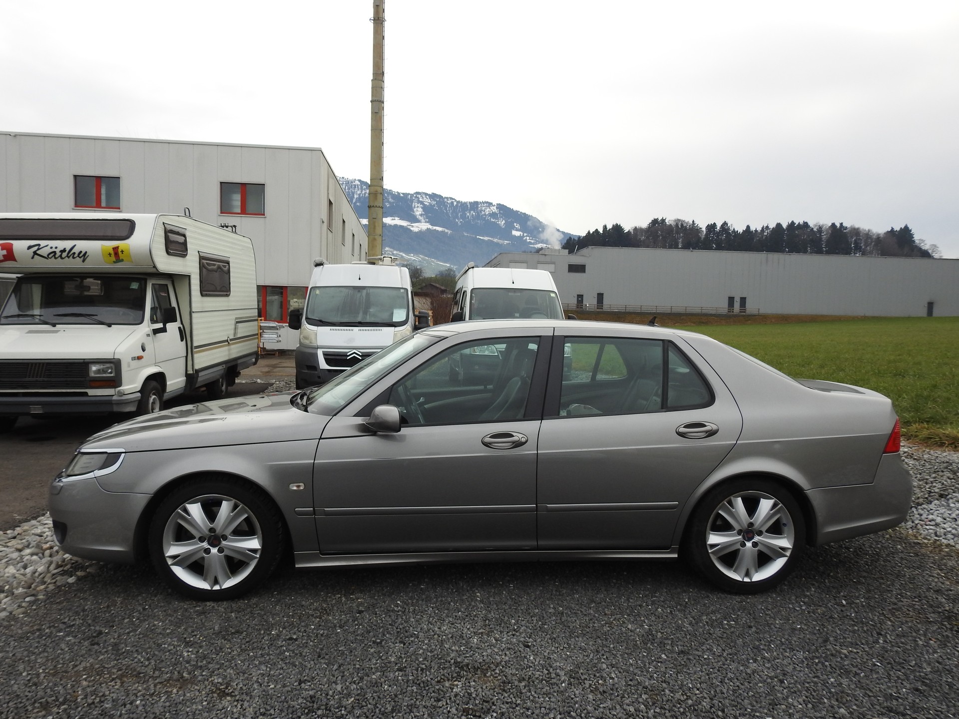SAAB 9-5 2.3T Aero-showroom-element-2