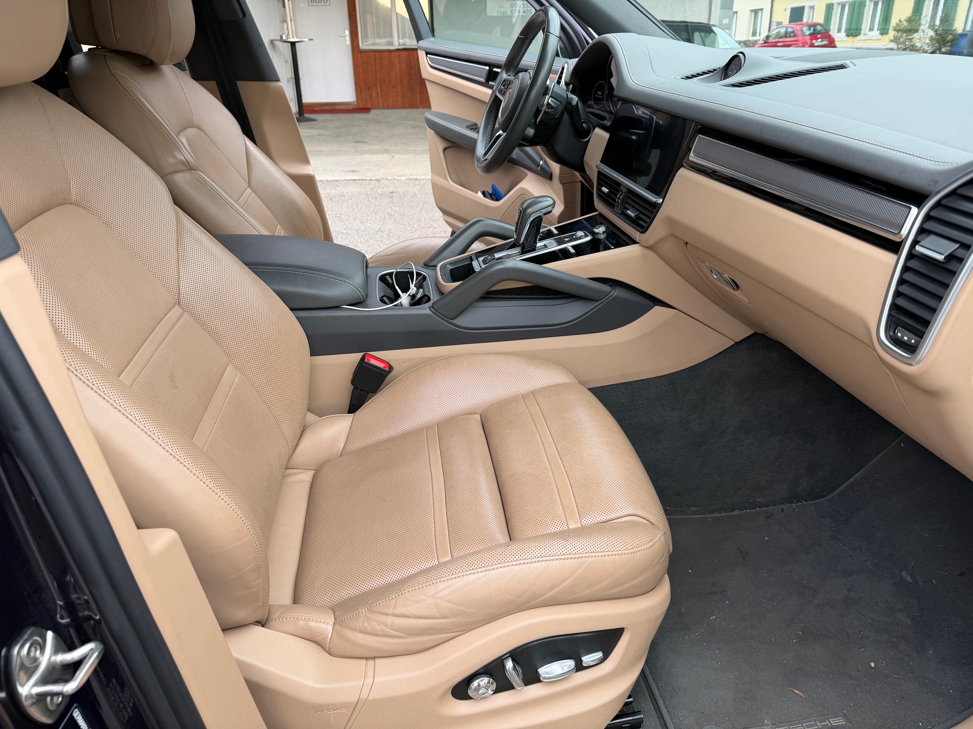 PORSCHE Cayenne-image-9