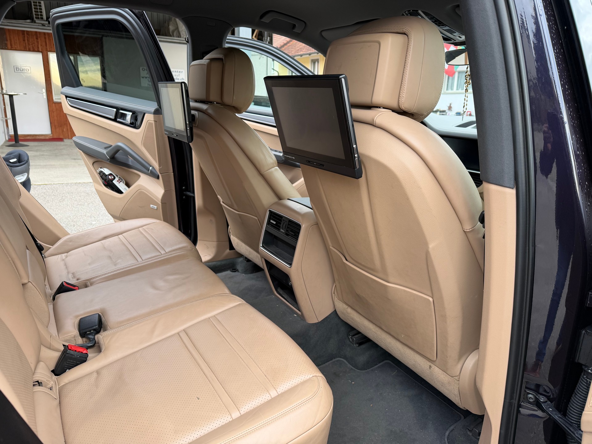 PORSCHE Cayenne-image-10