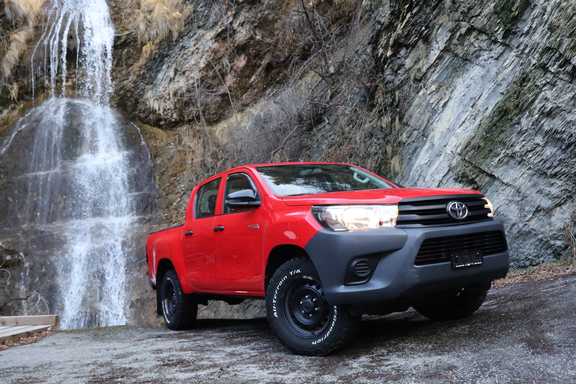 TOYOTA Hilux 2.4D-4D Sol DoubleCab 4x4-showroom-element-1