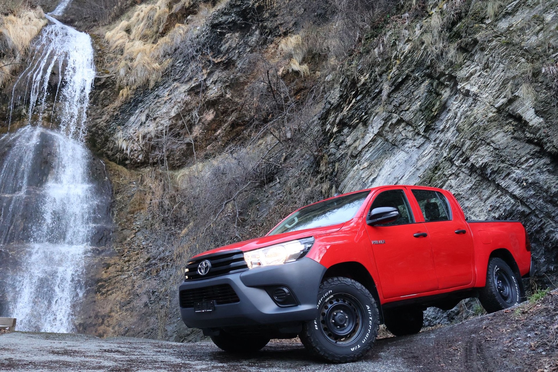 TOYOTA Hilux 2.4D-4D Sol DoubleCab 4x4