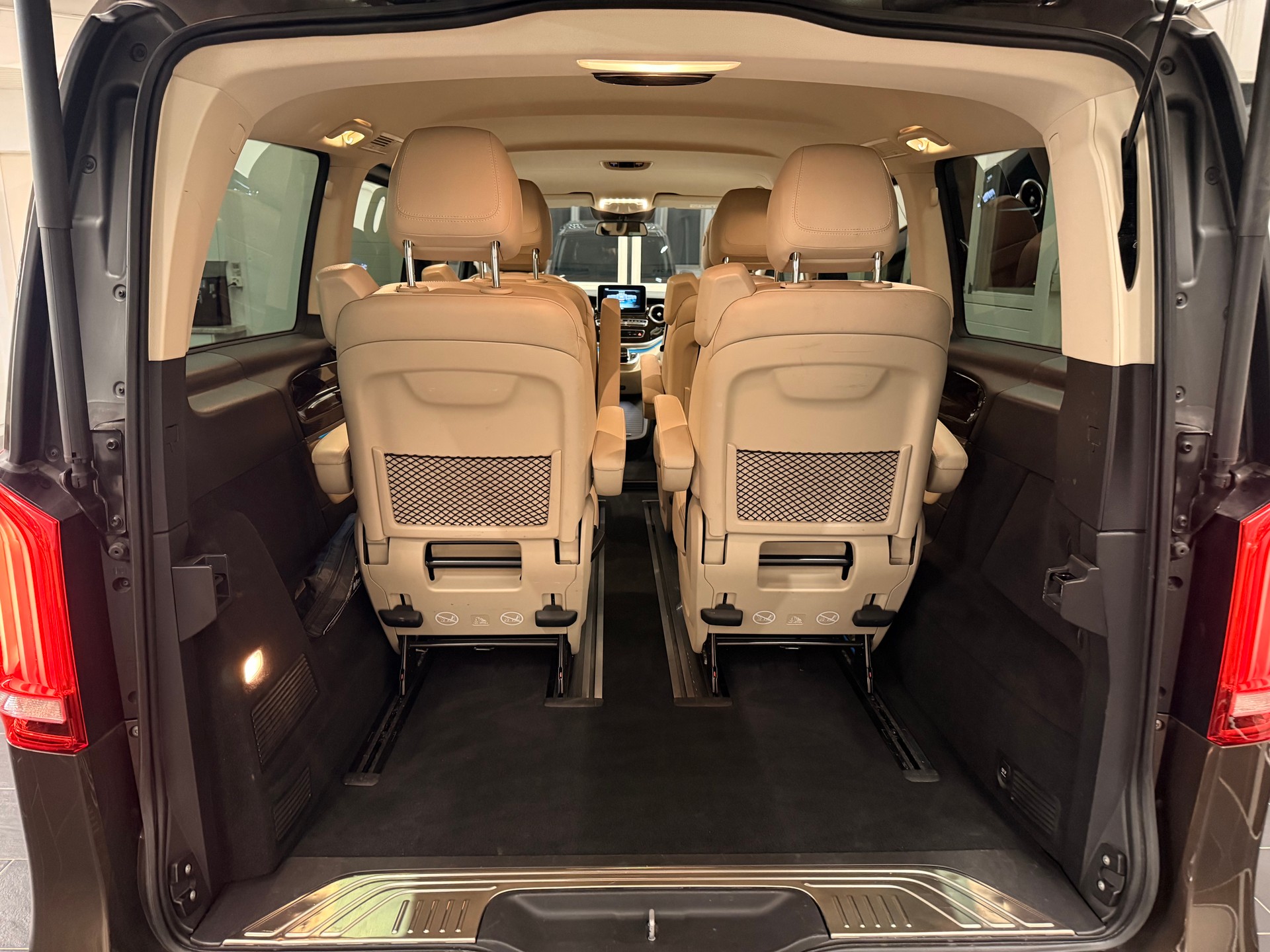 MERCEDES-BENZ V 250 d Swiss Edition lang 4Matic 7G-Tronic-image-9