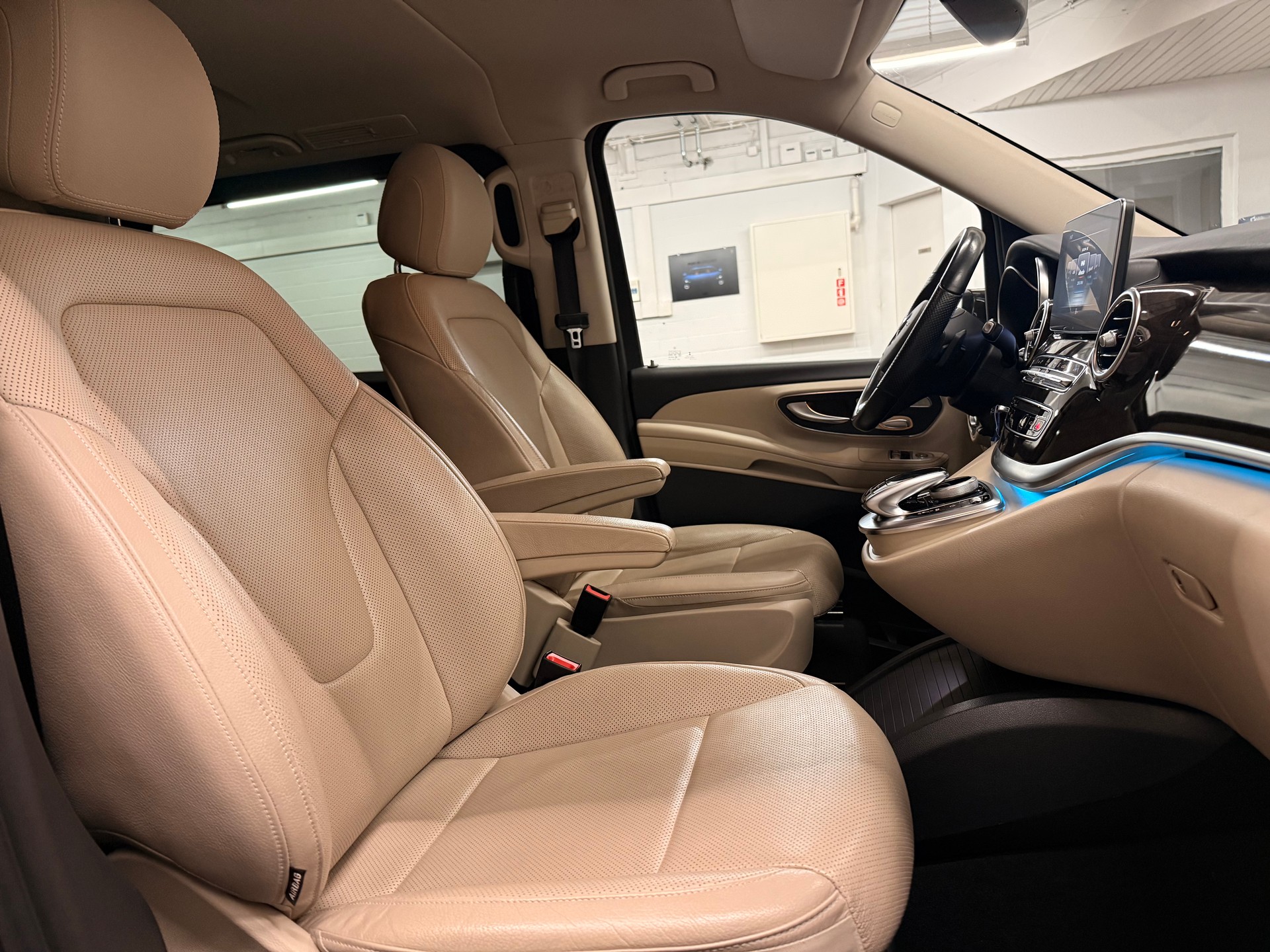 MERCEDES-BENZ V 250 d Swiss Edition lang 4Matic 7G-Tronic-image-6