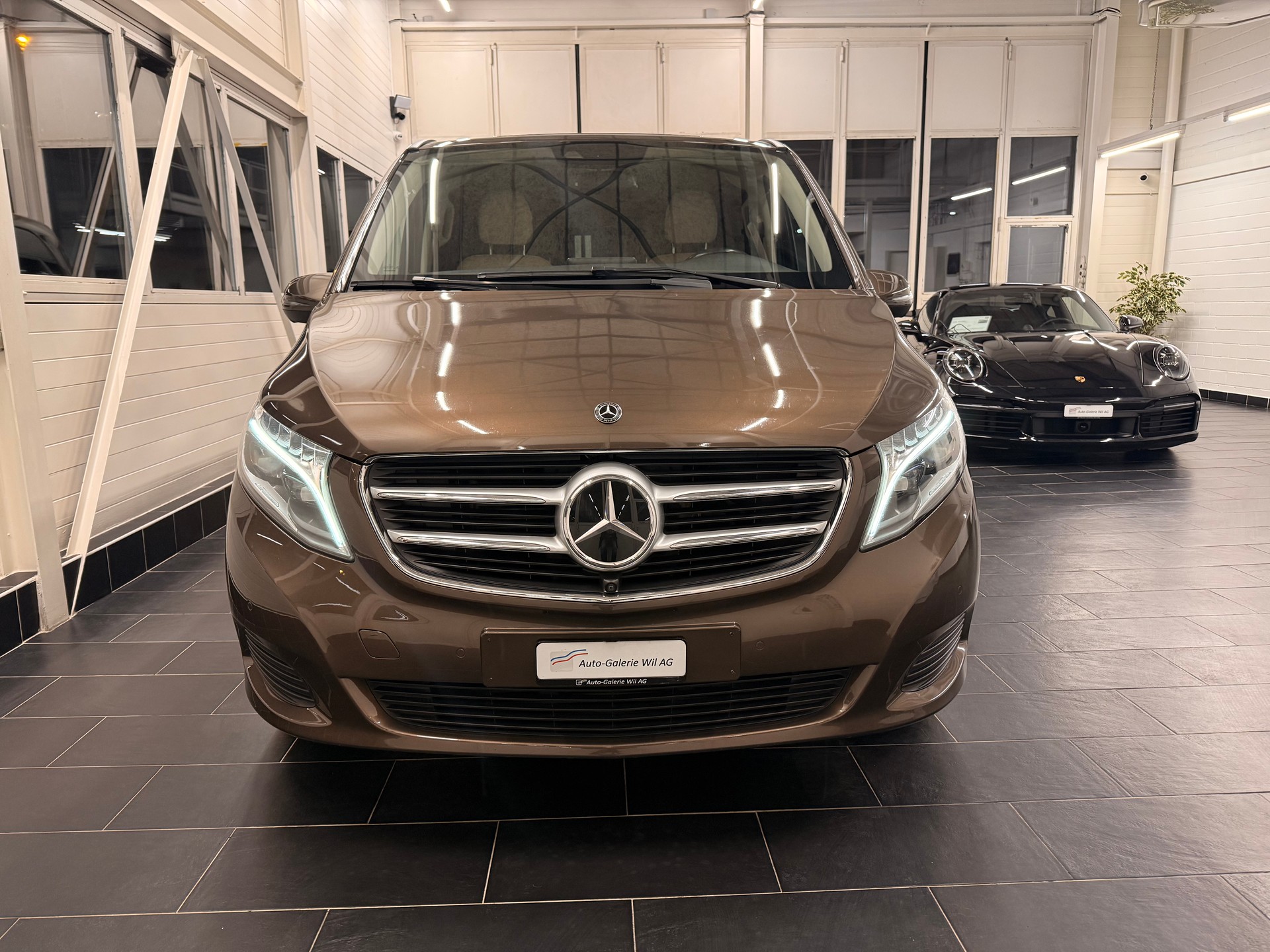 MERCEDES-BENZ V 250 d Swiss Edition lang 4Matic 7G-Tronic-showroom-element-1