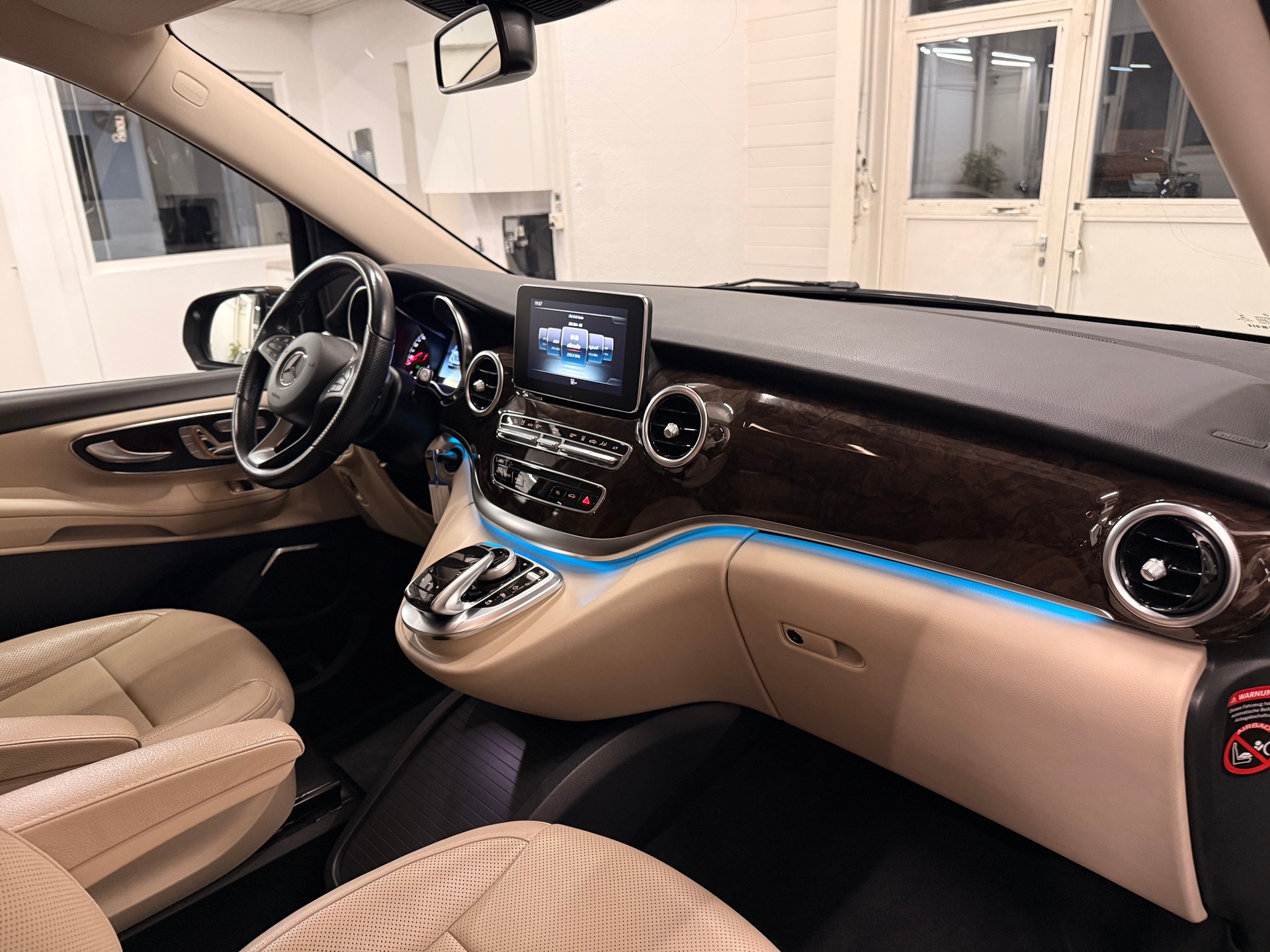 MERCEDES-BENZ V 250 d Swiss Edition lang 4Matic 7G-Tronic-image-5