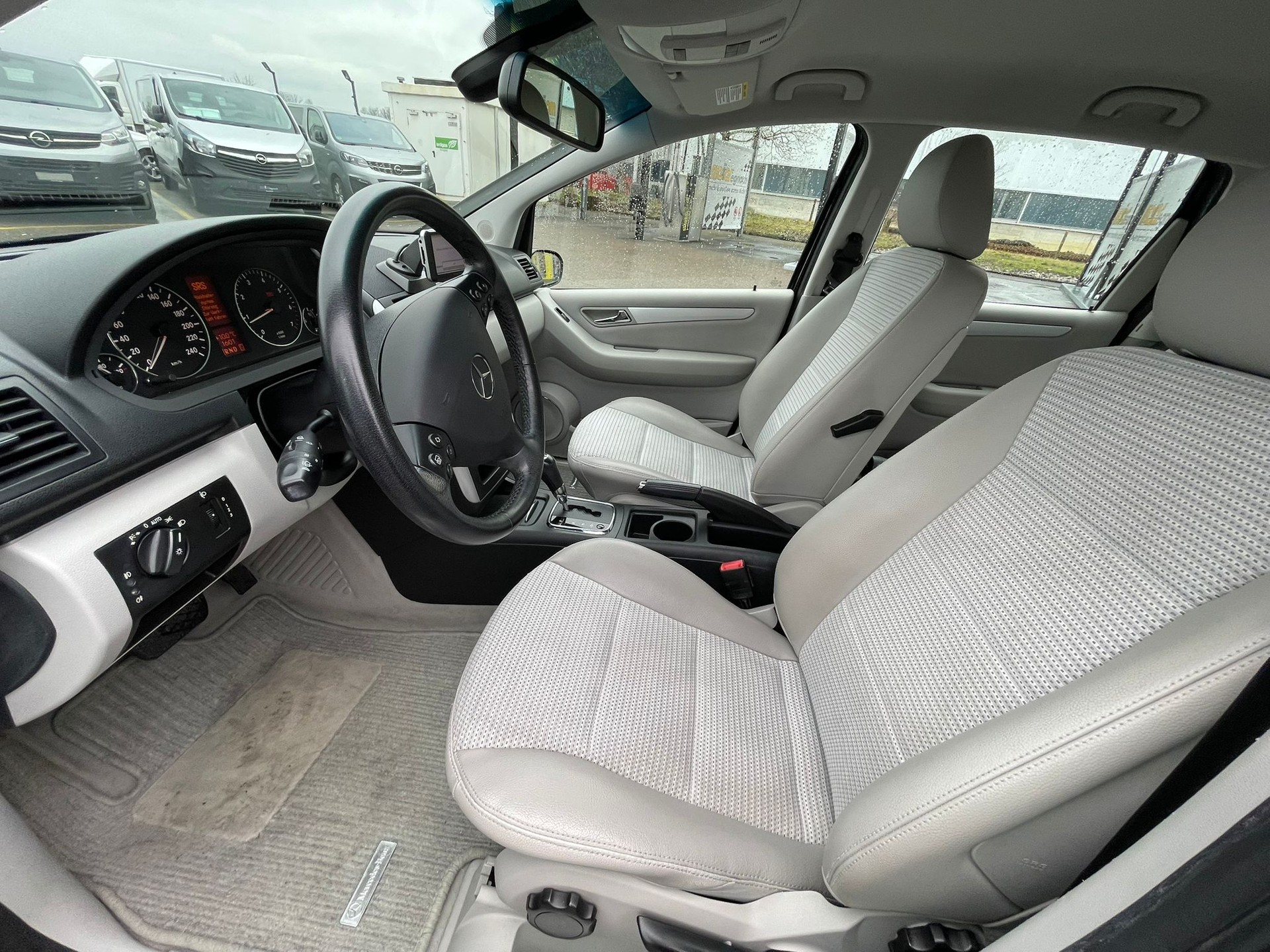 MERCEDES-BENZ A 170 Avantgarde-image-12