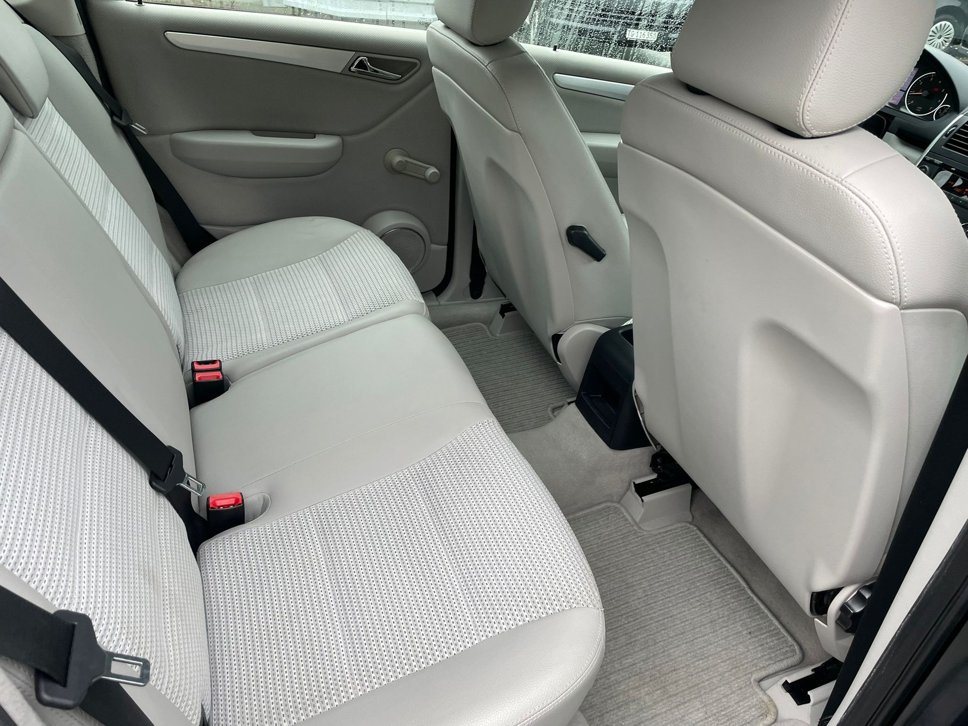 MERCEDES-BENZ A 170 Avantgarde-image-13