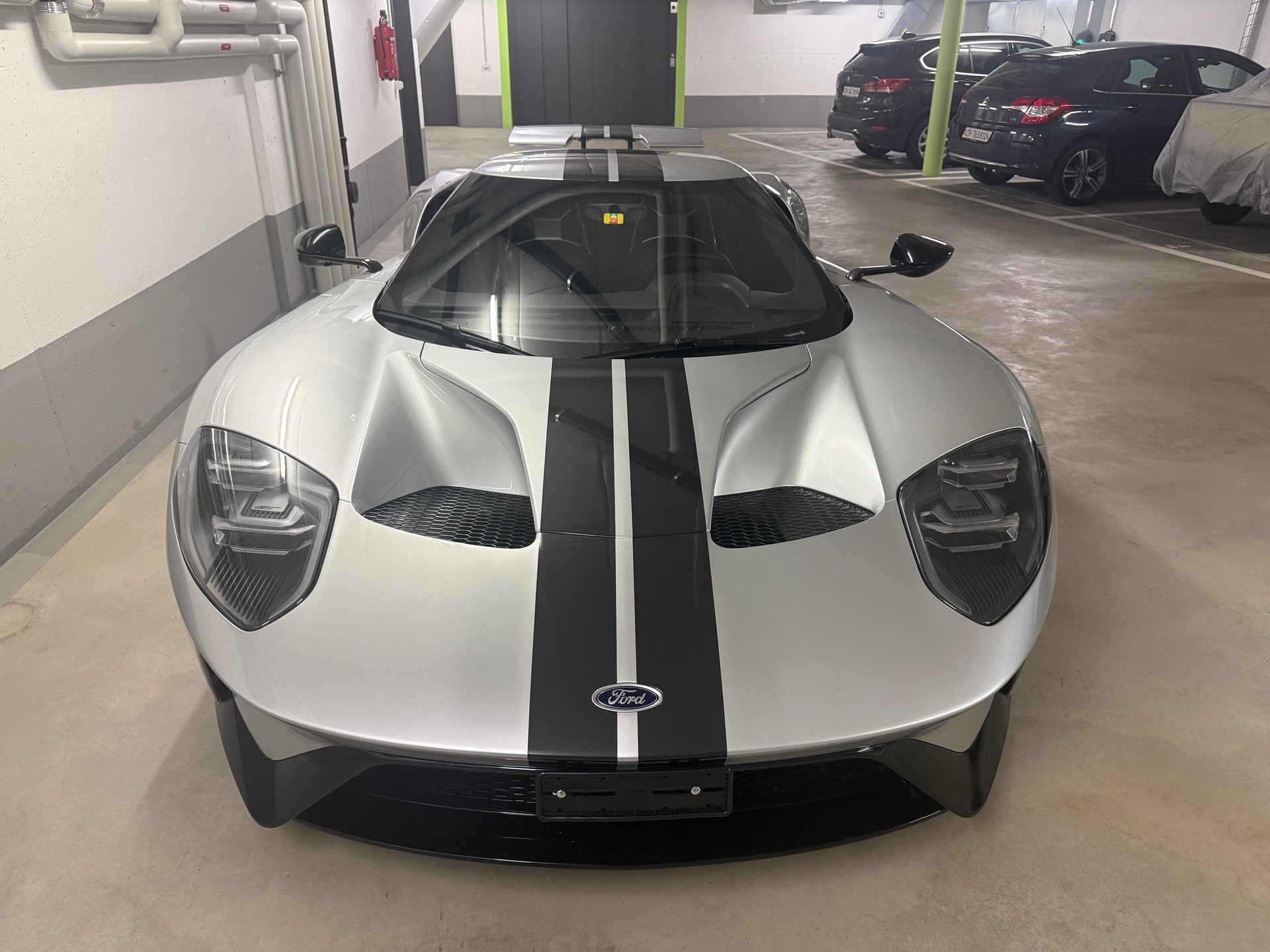 FORD GT-showroom-element-1
