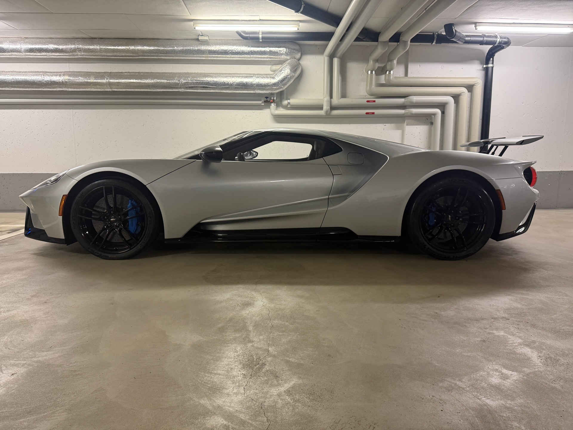 FORD GT-showroom-element-3