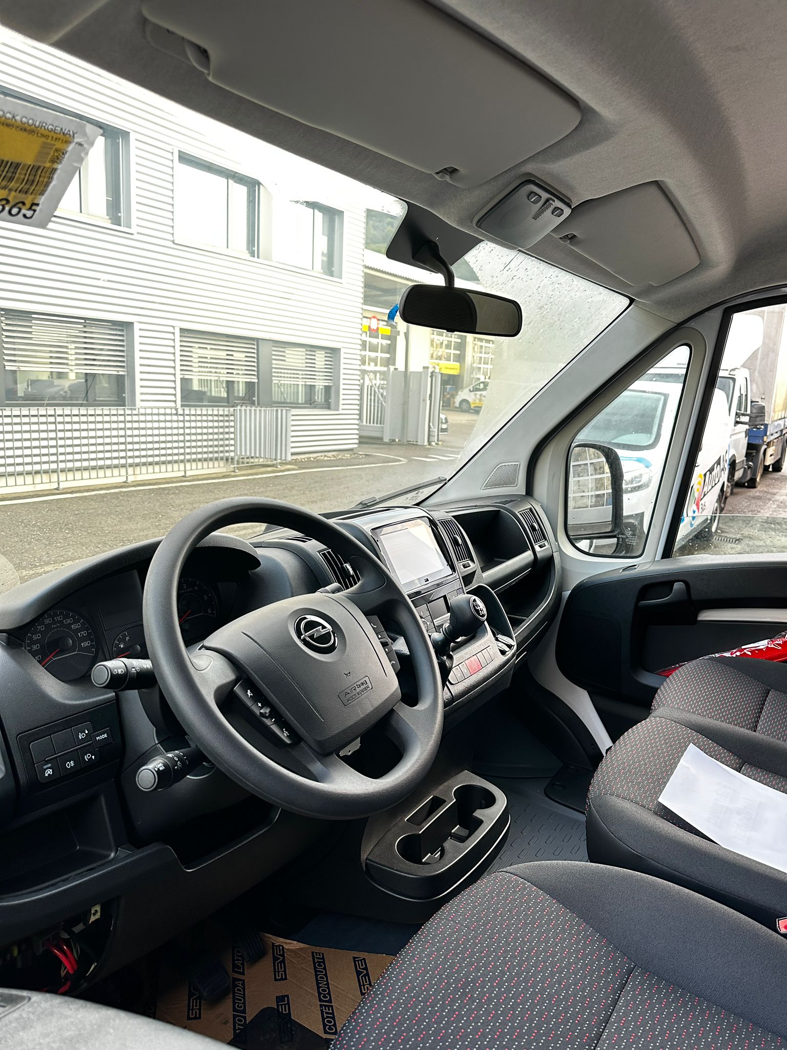 OPEL Movano 2.2 d 3,5t L3H2 Essentia-image-9