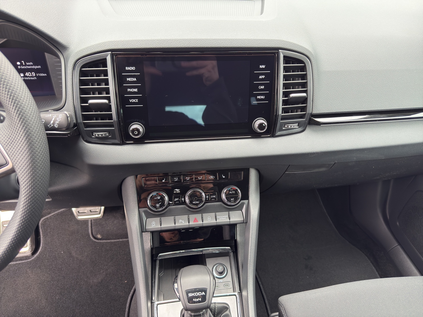 SKODA Karoq 2.0 TSI SportLine 4x4 DSG-image-10