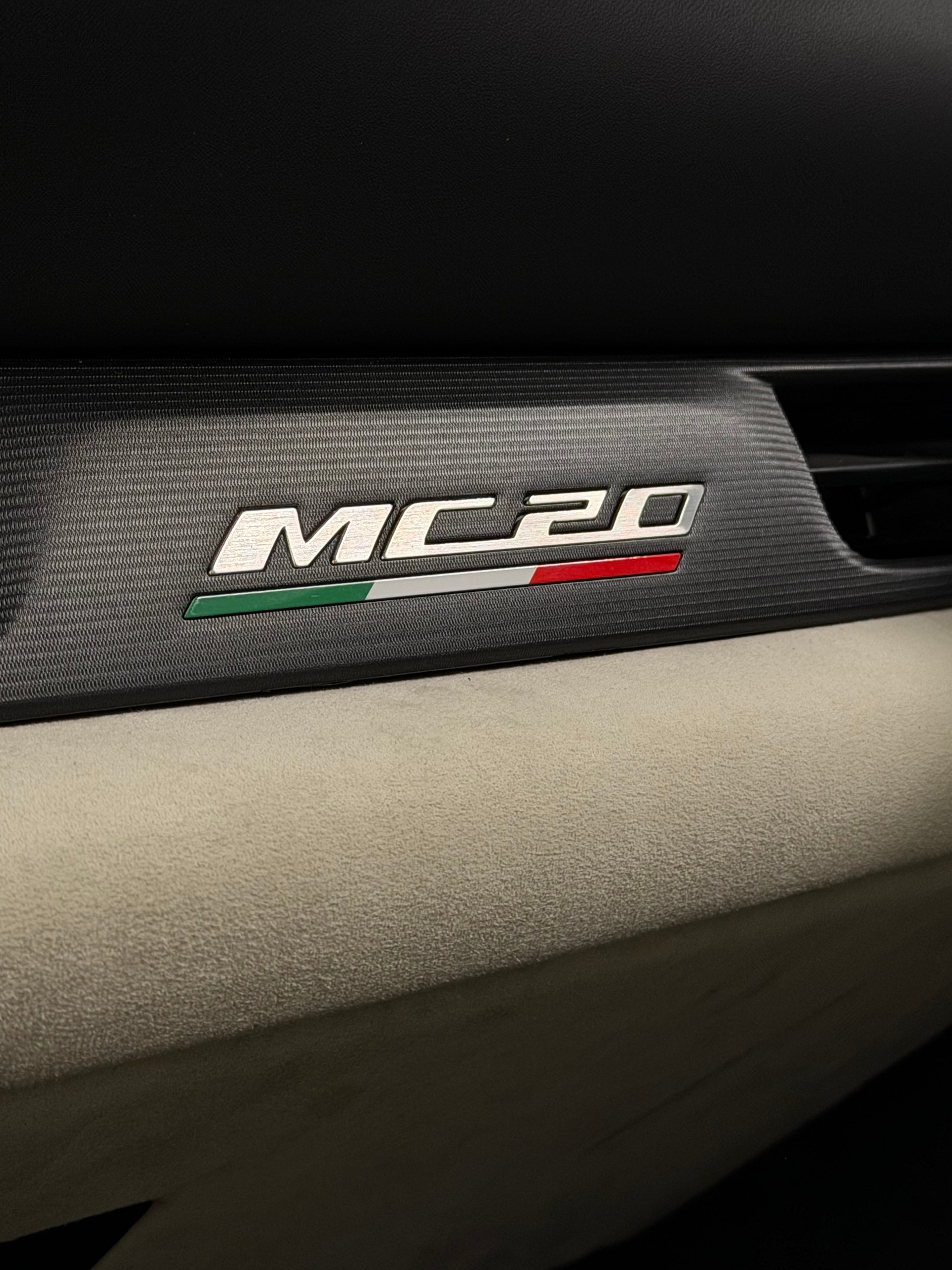 MASERATI MC 20 Cielo-image-22