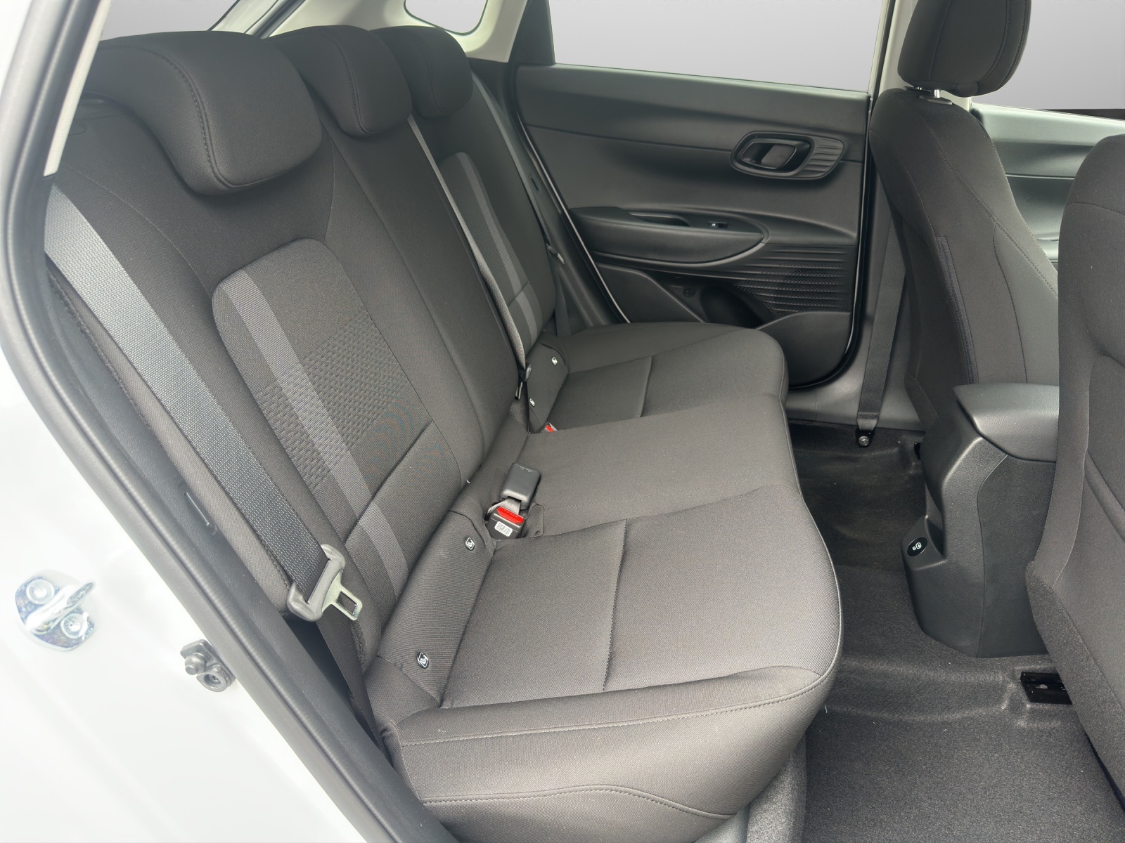 HYUNDAI i20 1.0 T-GDi Amplia-image-12