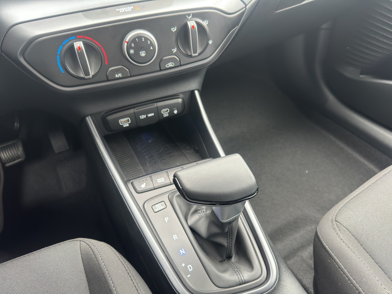 HYUNDAI i20 1.0 T-GDi Amplia-image-8