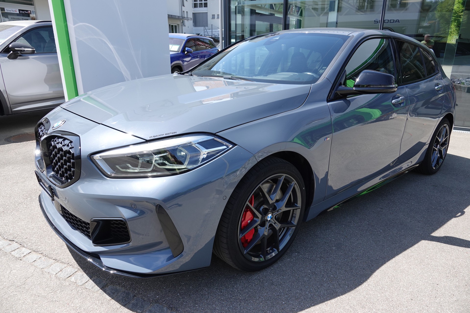BMW M135i xDrive-showroom-element-2