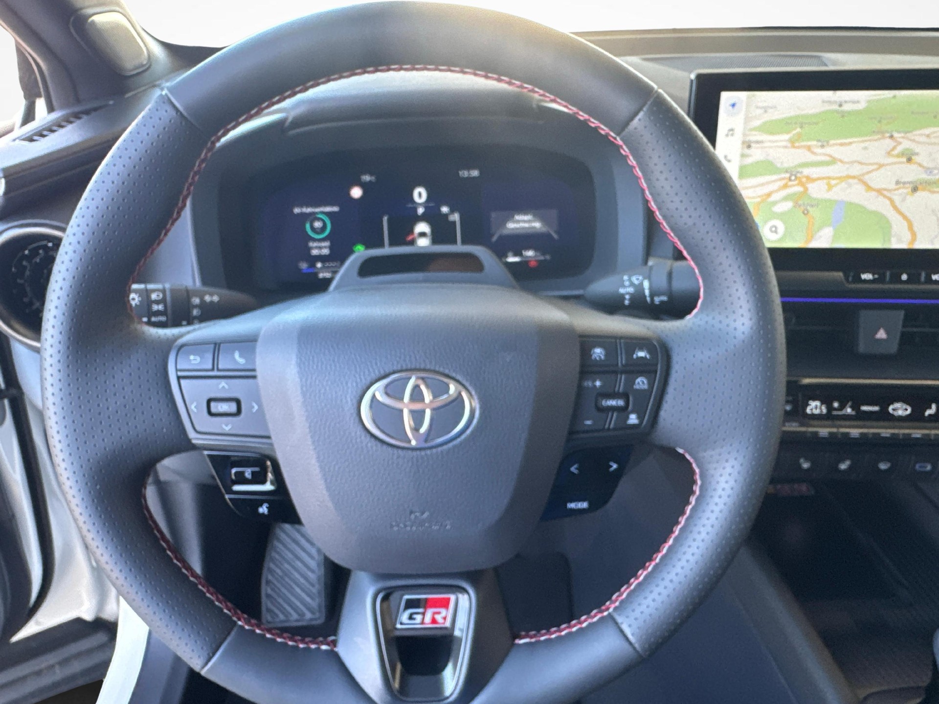 TOYOTA C-HR 2.0 PHEV GR Sport-image-16