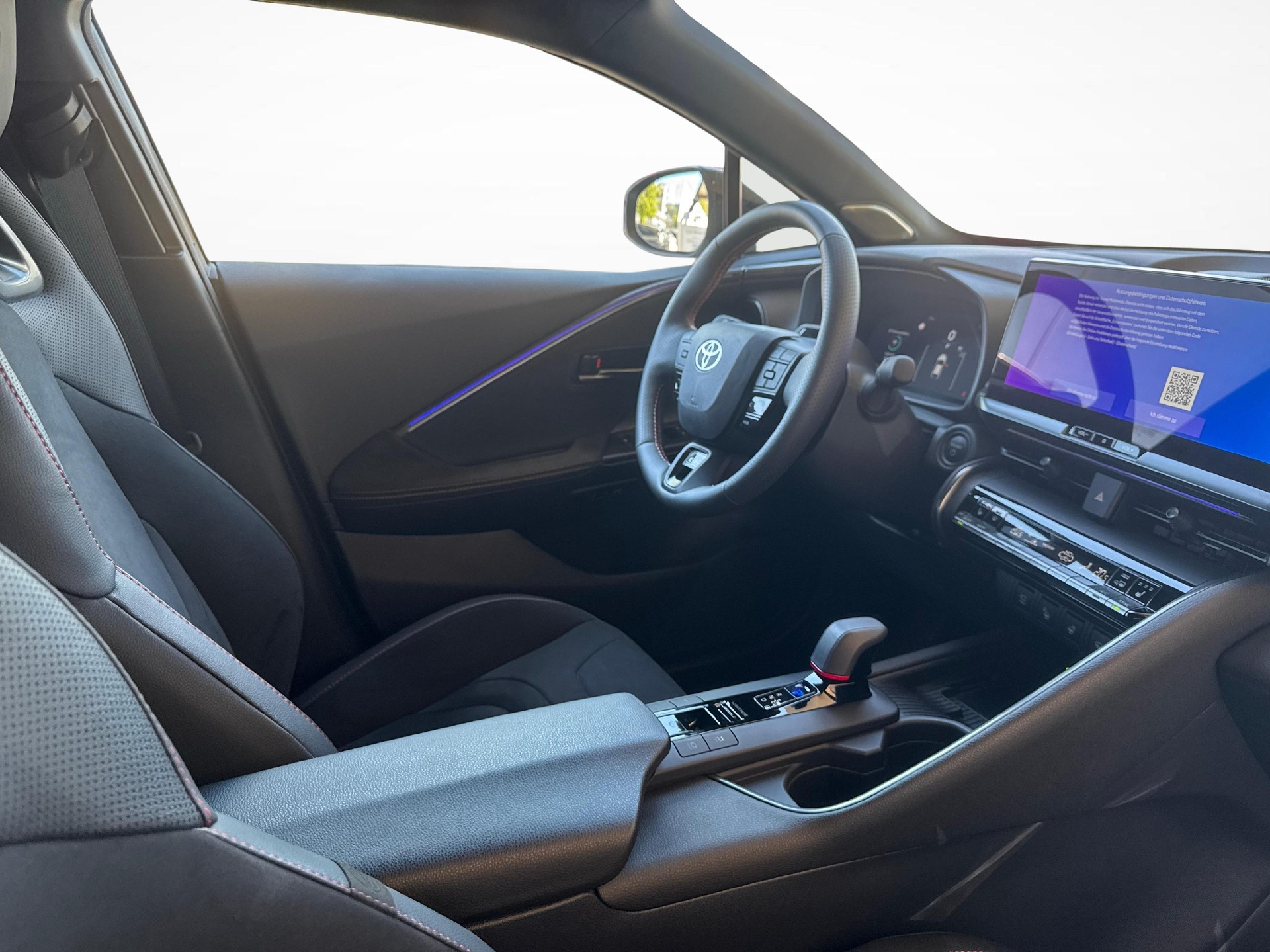 TOYOTA C-HR 2.0 PHEV GR Sport-image-9