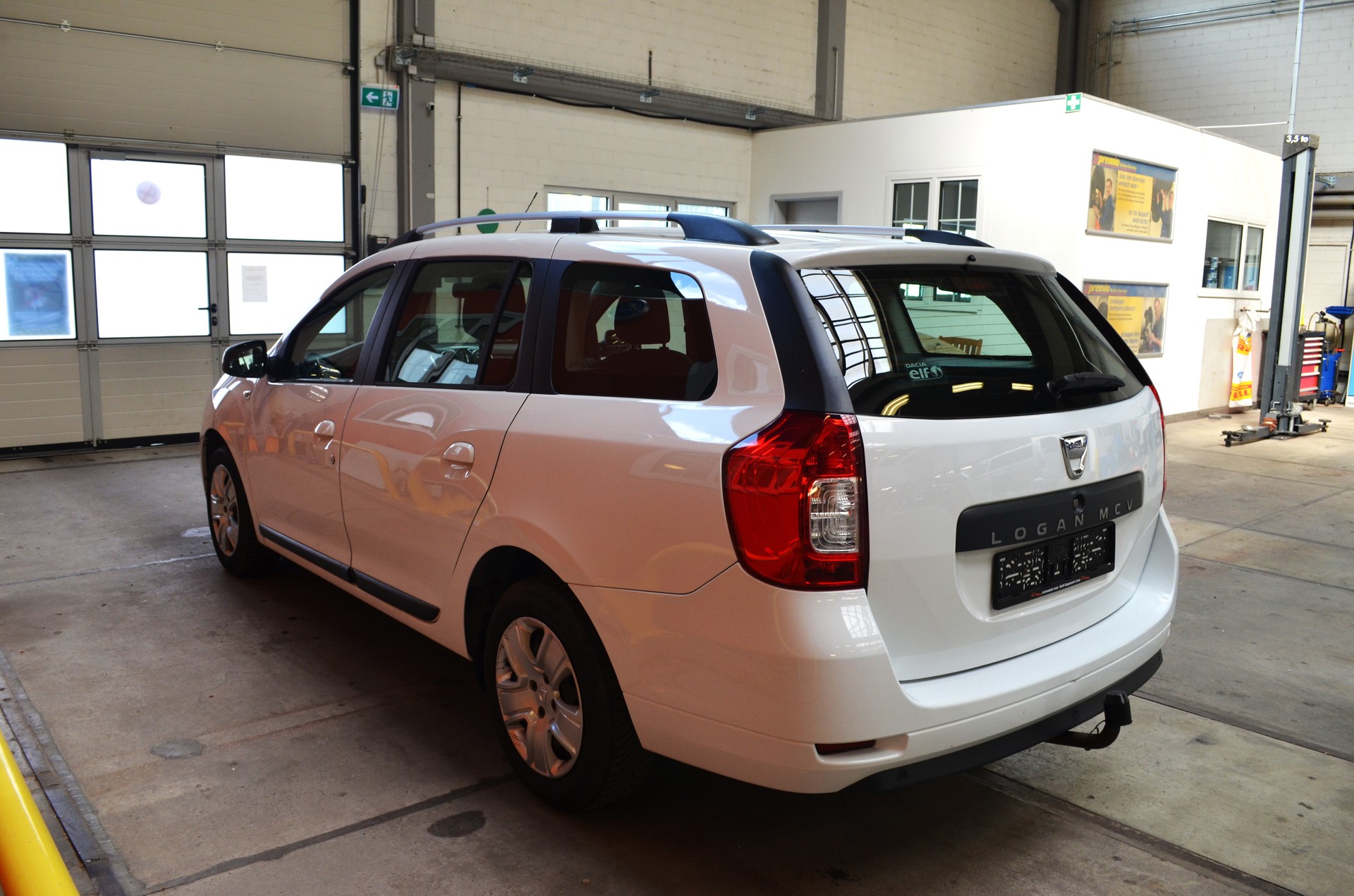 DACIA Logan MCV 0.9 Lauréate Automatic-image-6