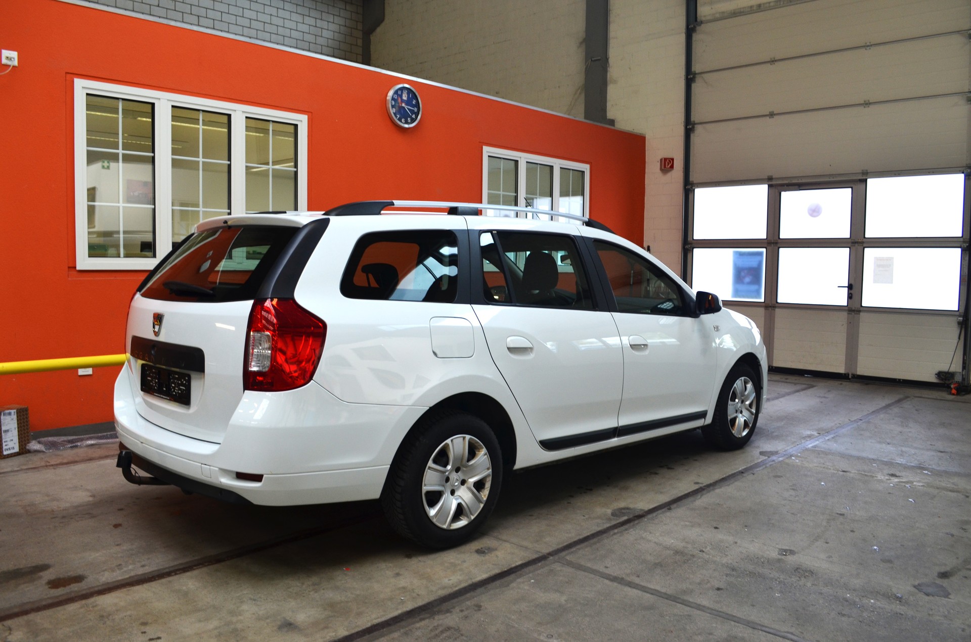DACIA Logan MCV 0.9 Lauréate Automatic-image-4