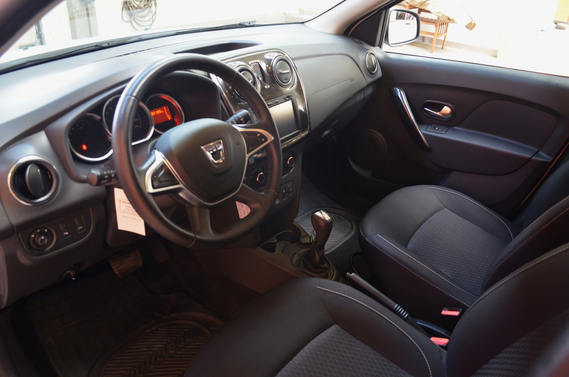 DACIA Logan MCV 0.9 Lauréate Automatic-image-7