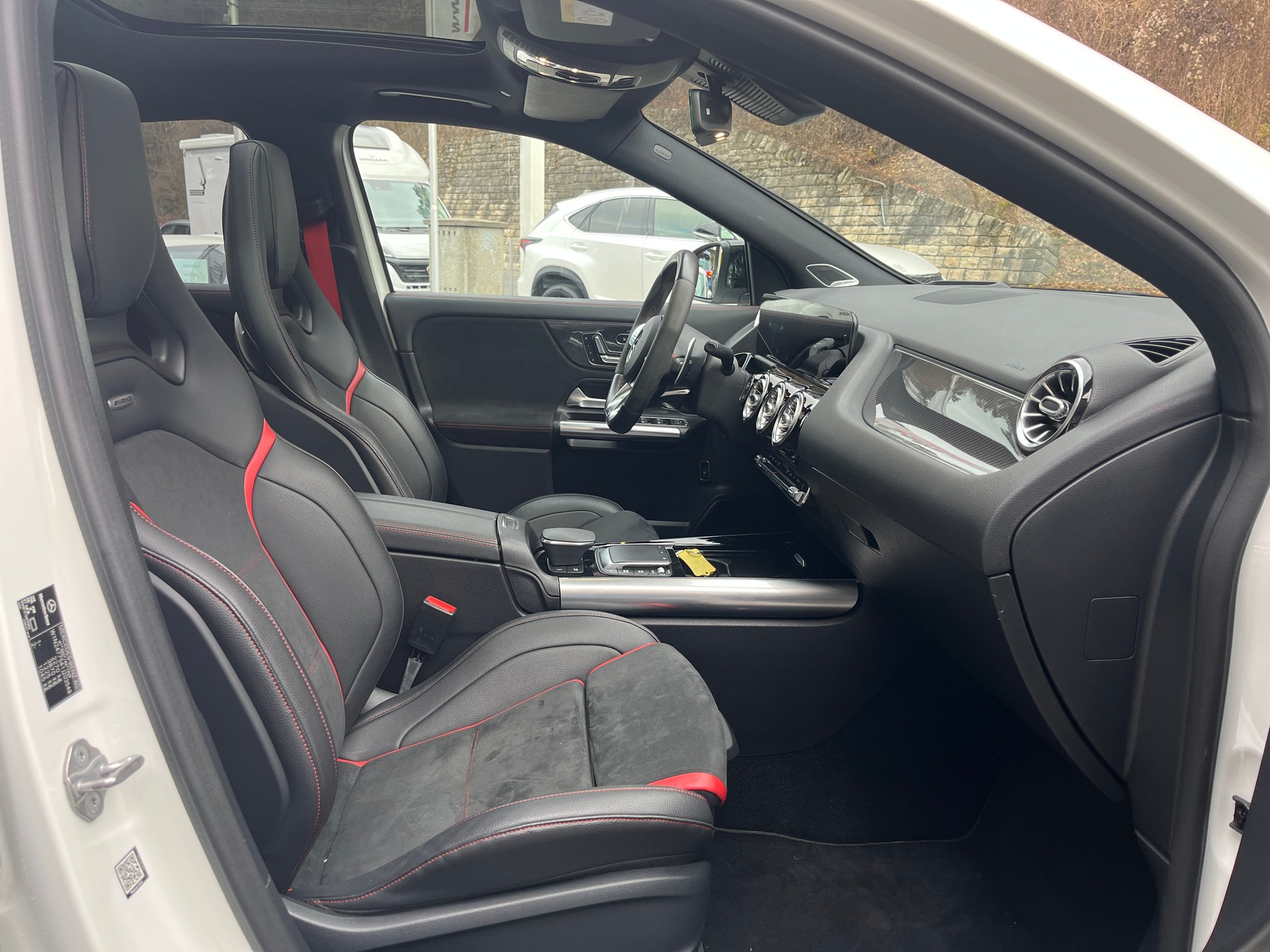 MERCEDES-BENZ GLA 45 S AMG 4Matic+ 8G-Speedshift DCT-image-9