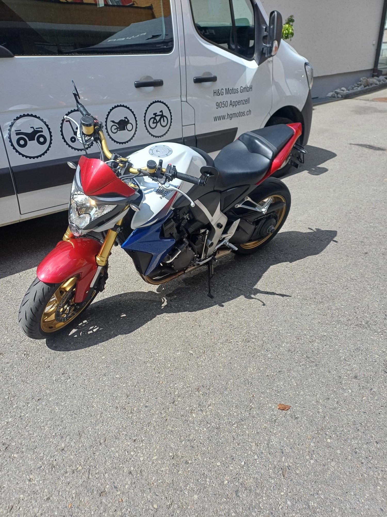 HONDA CB 1000 R ABS-image-1