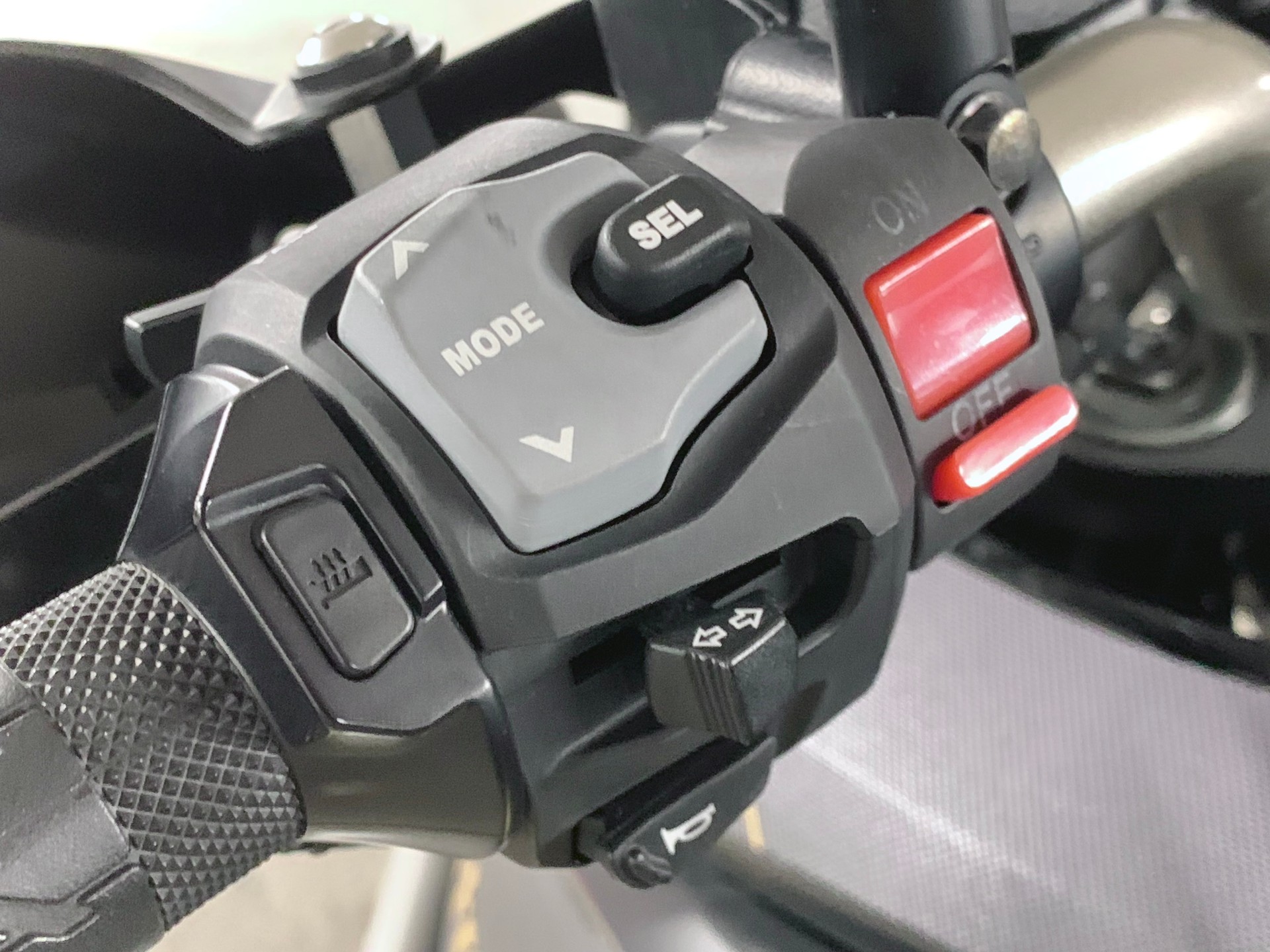 SUZUKI DL 1000 XA Xtreme ABS L8-image-2