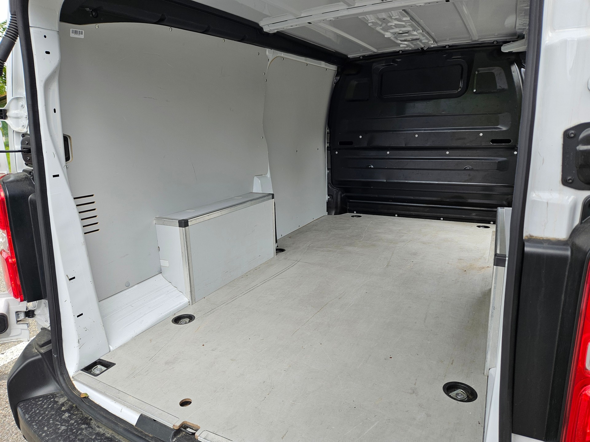 PEUGEOT Expert 2.0 BlueHDi 145 NEW FACE S&S Long EAT8 FRISCH AB MFK service effectués kleine park schaden petits dégats de parc-image-6