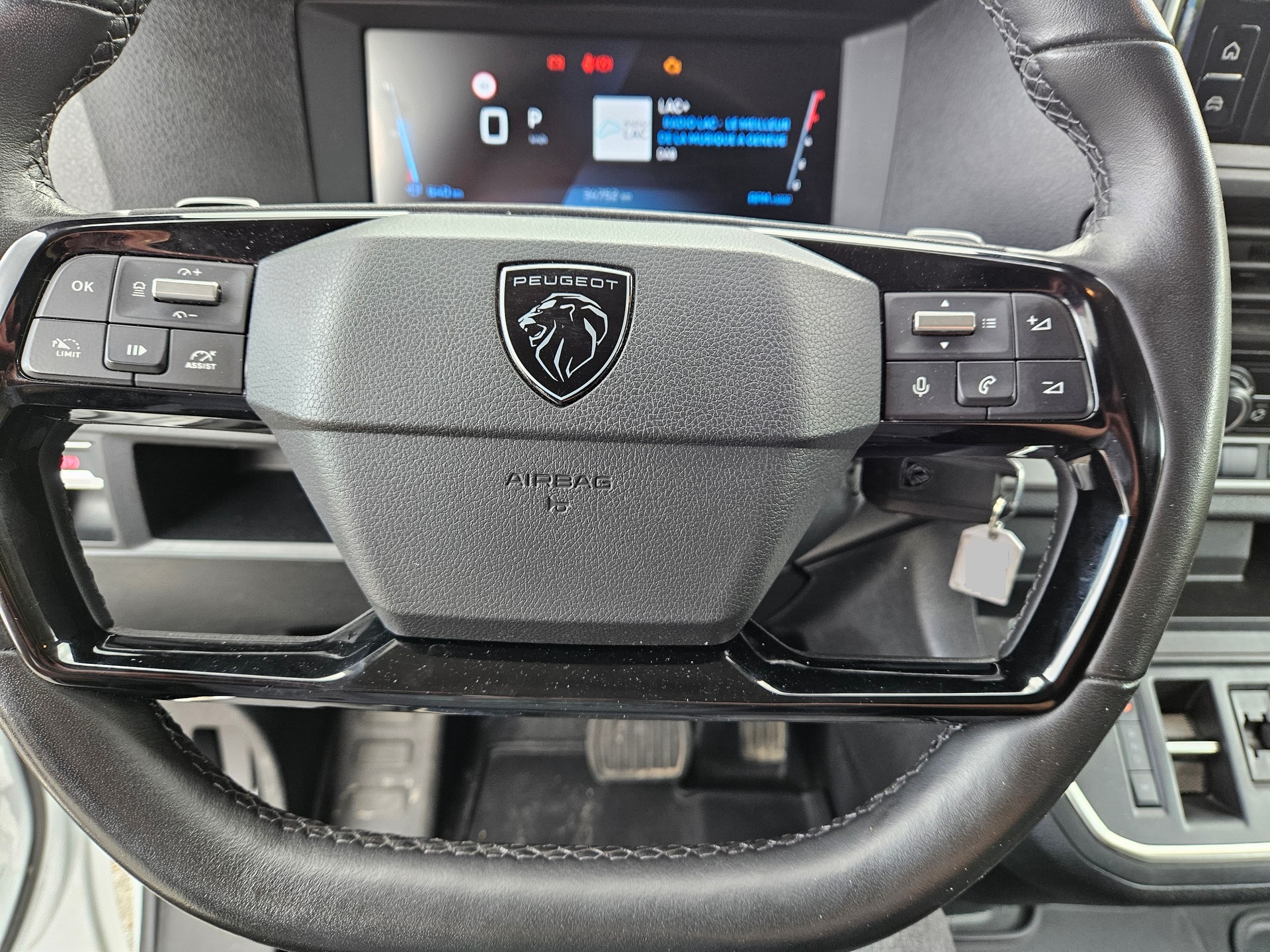 PEUGEOT Expert 2.0 BlueHDi 145 NEW FACE S&S Long EAT8 FRISCH AB MFK service effectués kleine park schaden petits dégats de parc-image-12