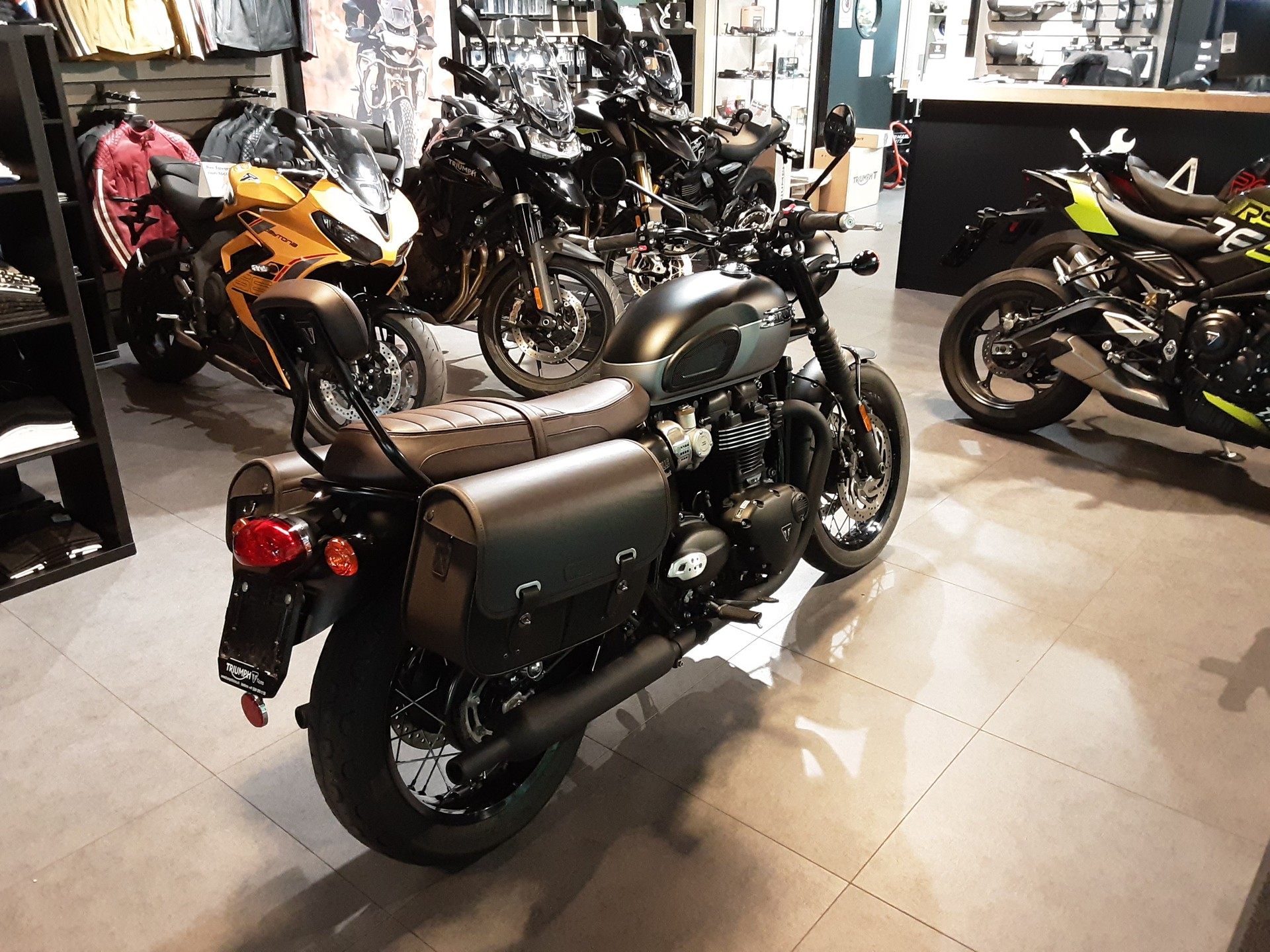 TRIUMPH Bonneville T120 Black-image-5