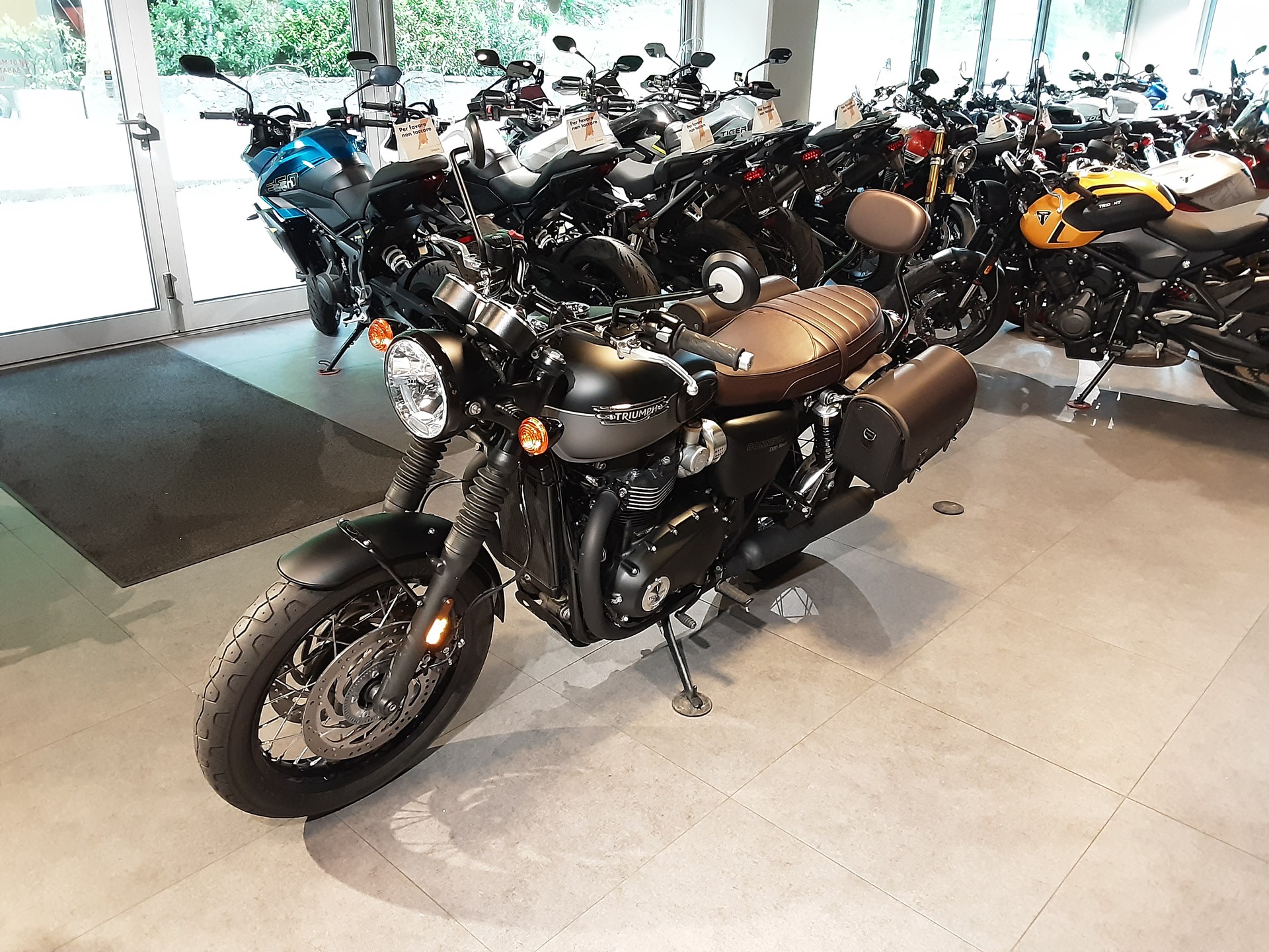 TRIUMPH Bonneville T120 Black-image-3
