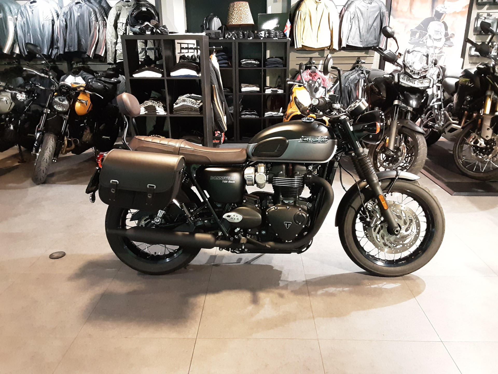 TRIUMPH Bonneville T120 Black