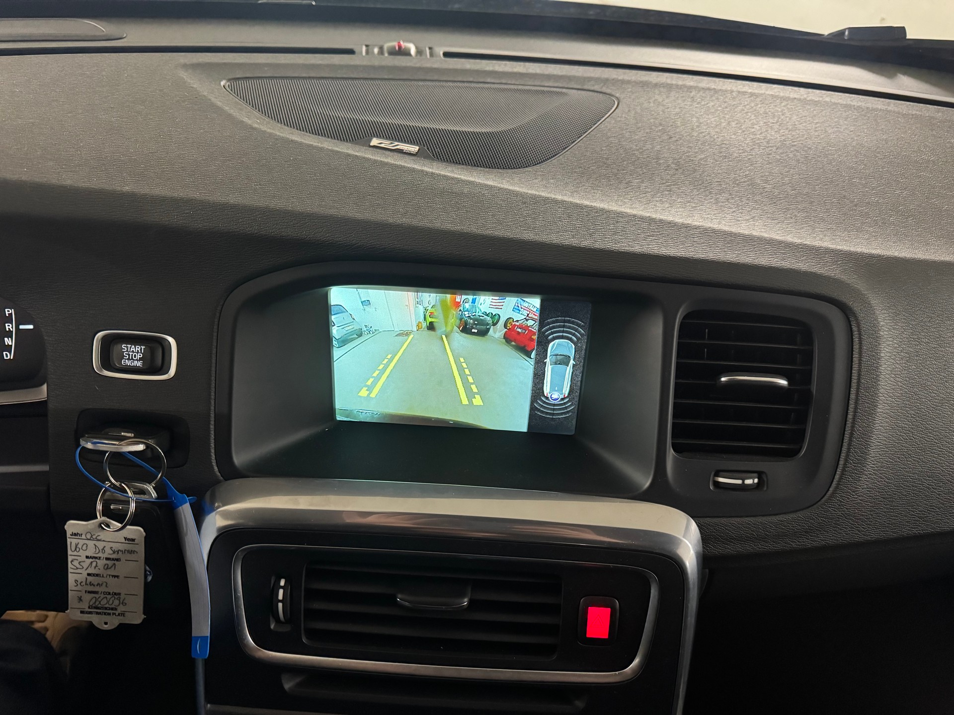 VOLVO V60 D6 AWD Plug-in Hybrid Summum Geartronic-image-13