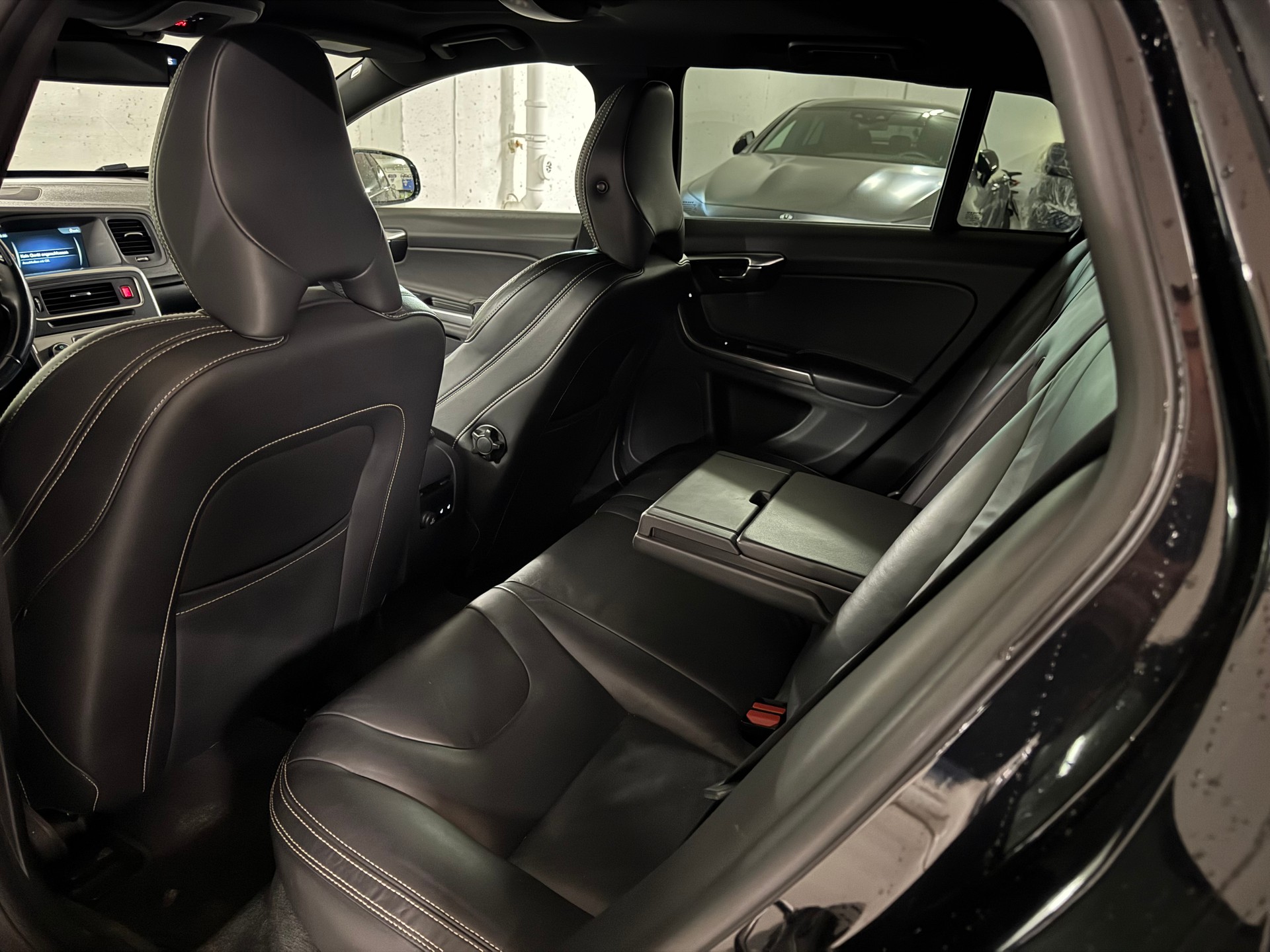 VOLVO V60 D6 AWD Plug-in Hybrid Summum Geartronic-image-10