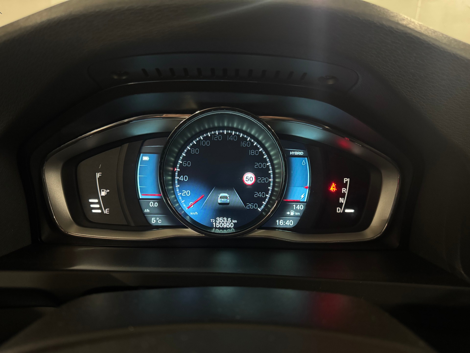 VOLVO V60 D6 AWD Plug-in Hybrid Summum Geartronic-image-14