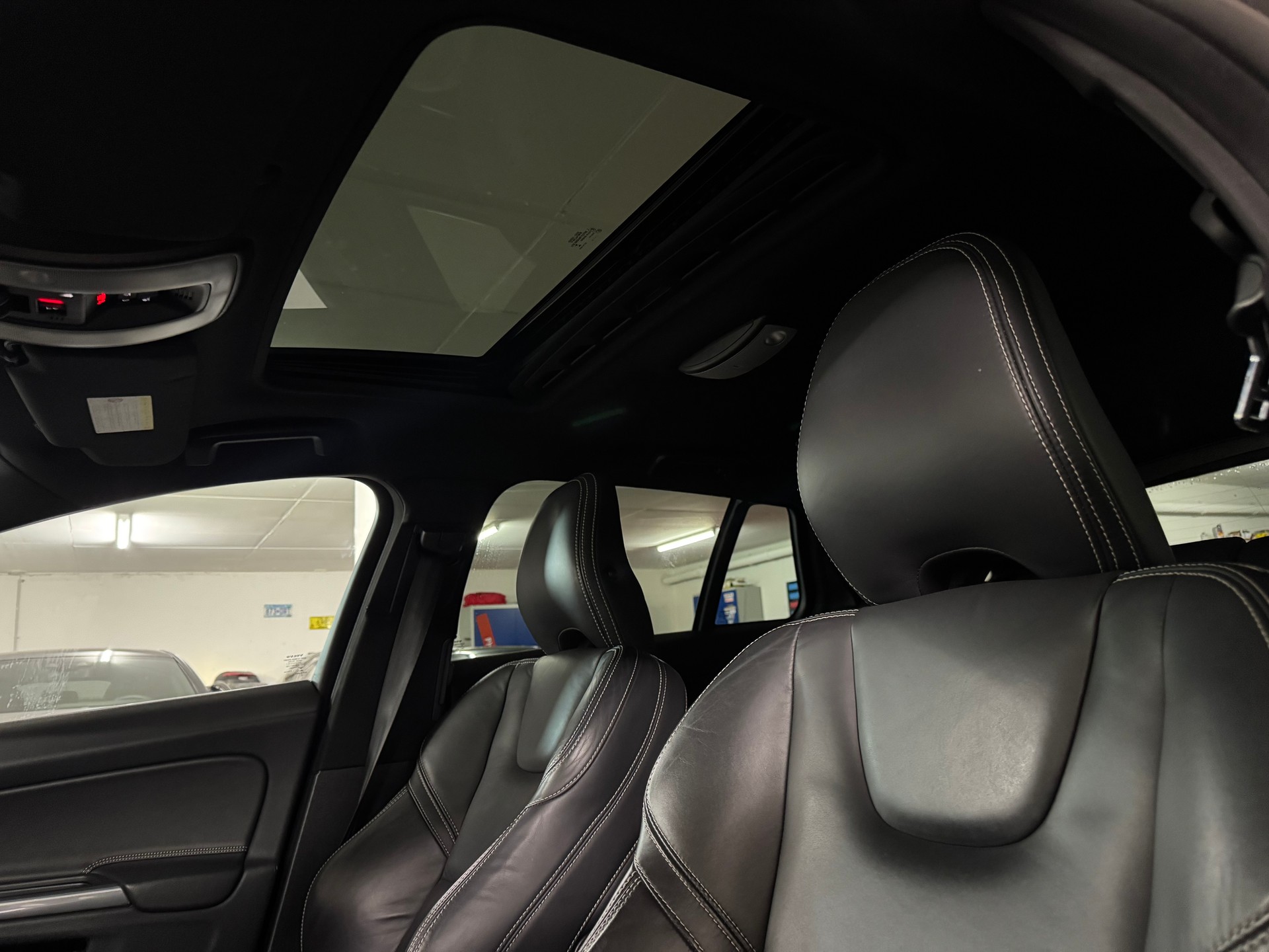 VOLVO V60 D6 AWD Plug-in Hybrid Summum Geartronic-image-9