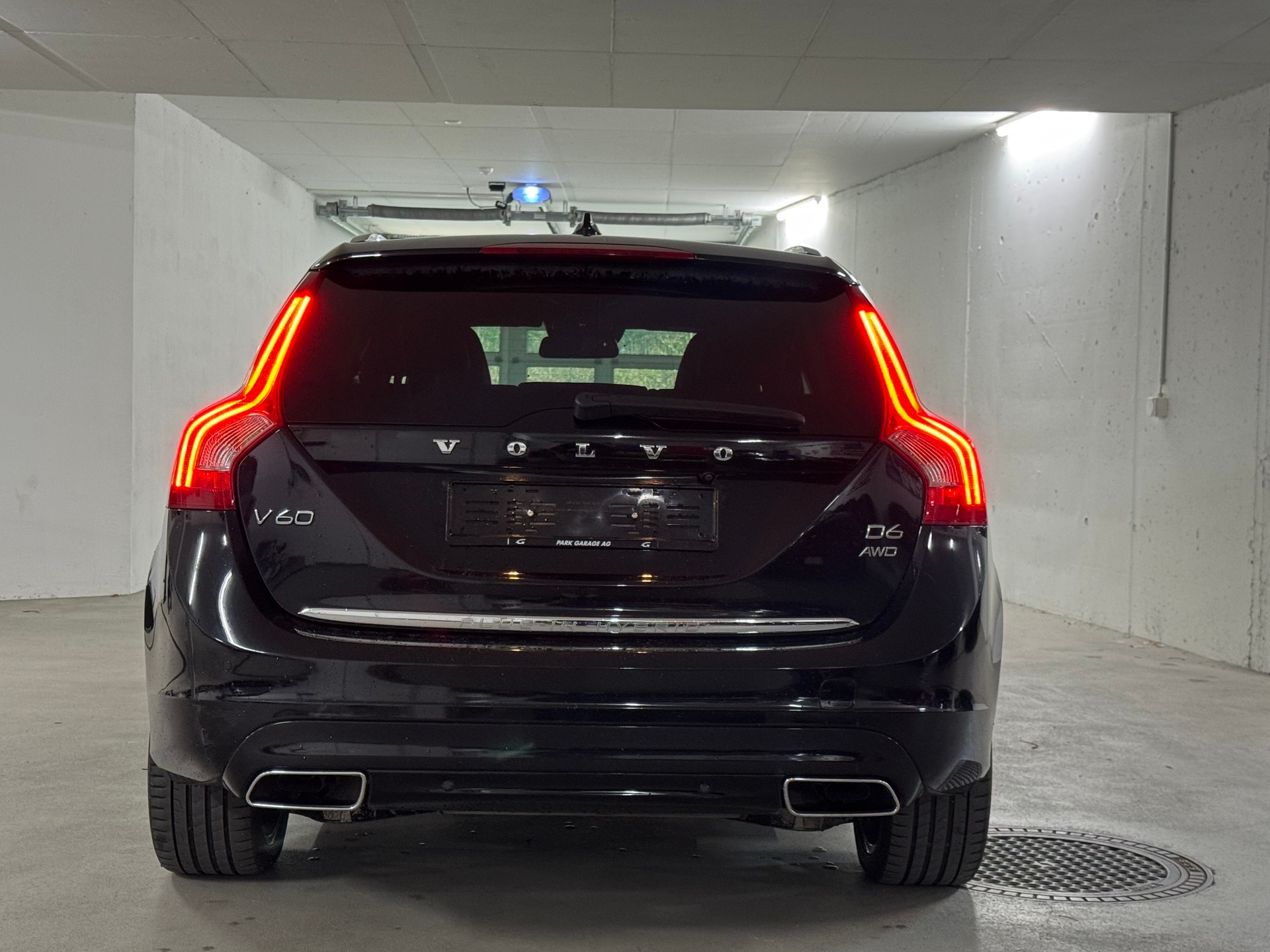VOLVO V60 D6 AWD Plug-in Hybrid Summum Geartronic-image-5