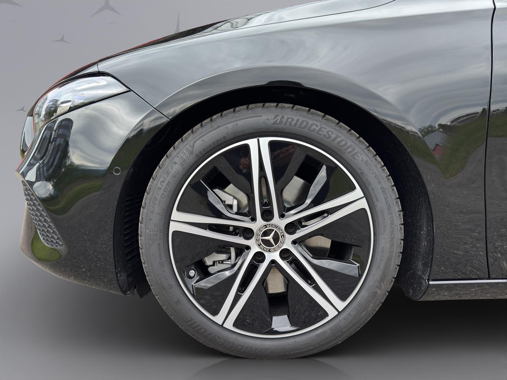 MERCEDES-BENZ A 250 Progressive 4m-showroom-element-3
