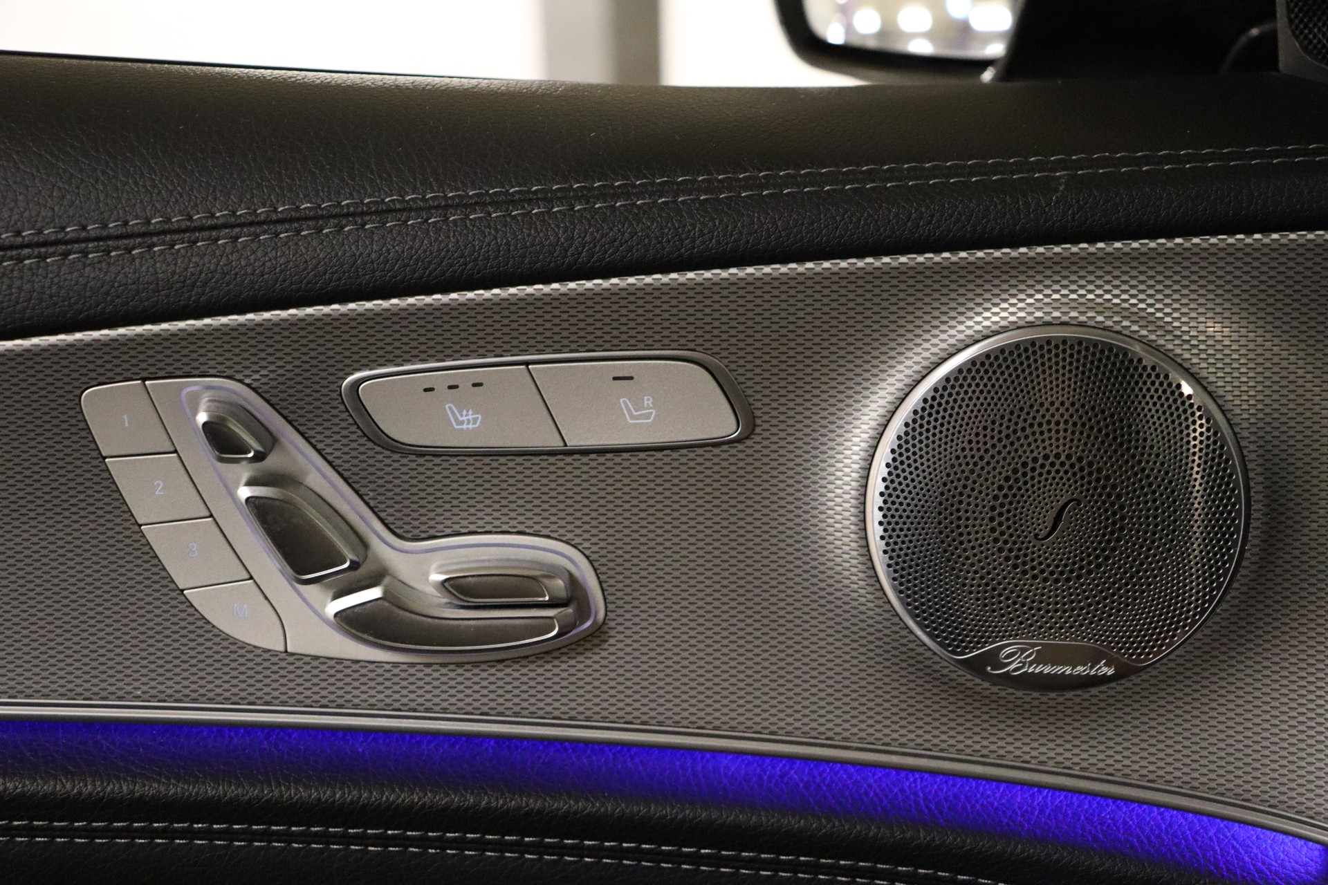 MERCEDES-BENZ E 220 d AMG Line 4Matic 9G-Tronic-image-28