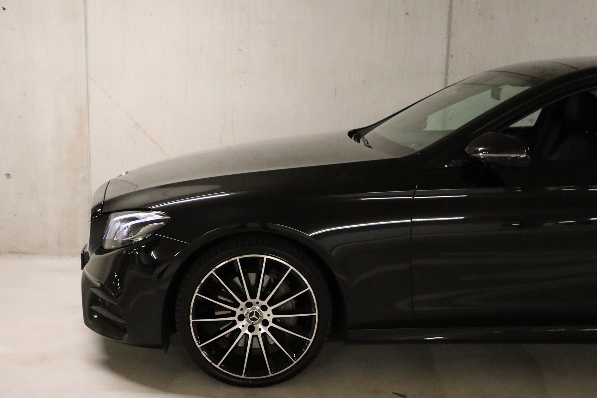 MERCEDES-BENZ E 220 d AMG Line 4Matic 9G-Tronic-showroom-element-3