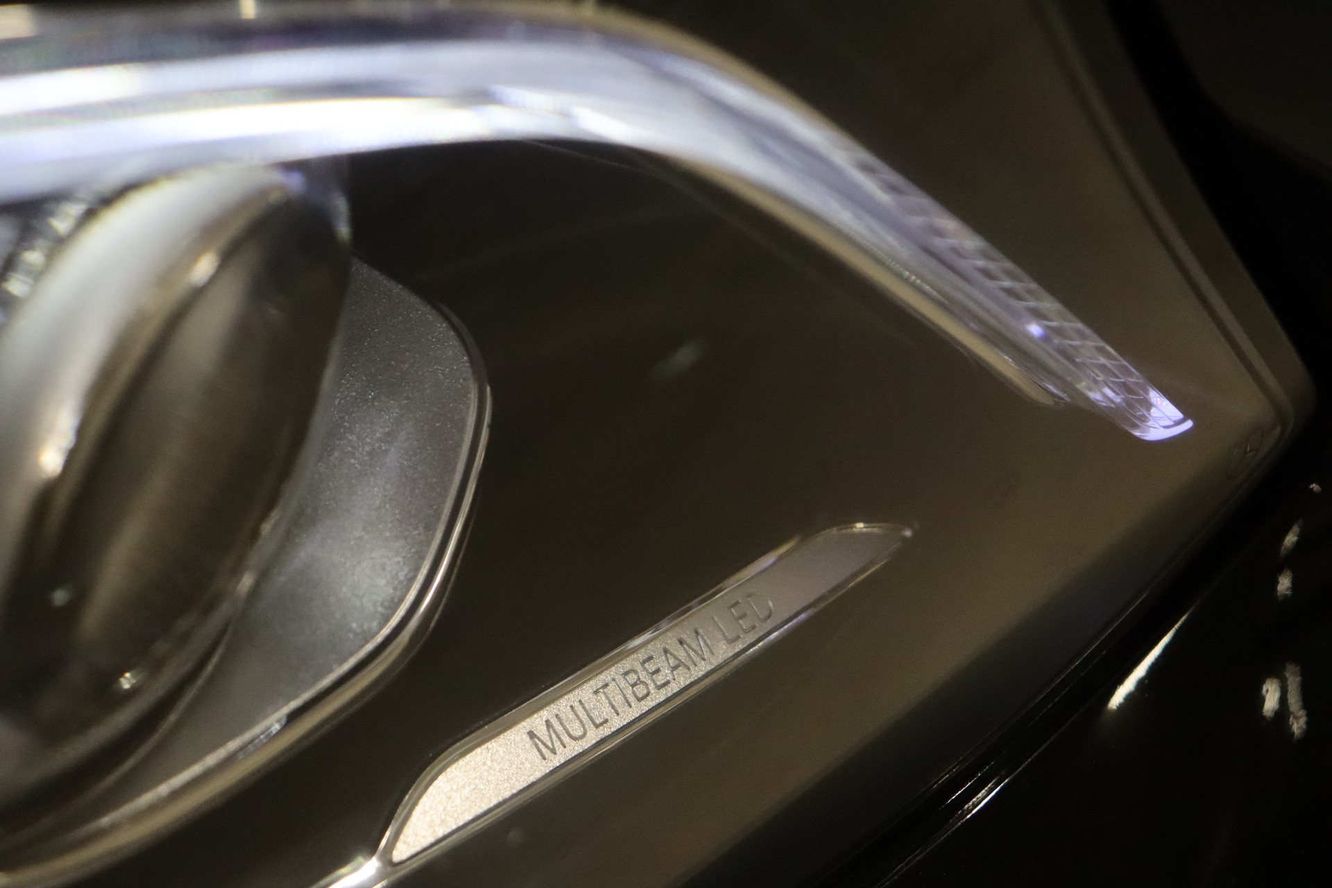 MERCEDES-BENZ E 220 d AMG Line 4Matic 9G-Tronic-image-29