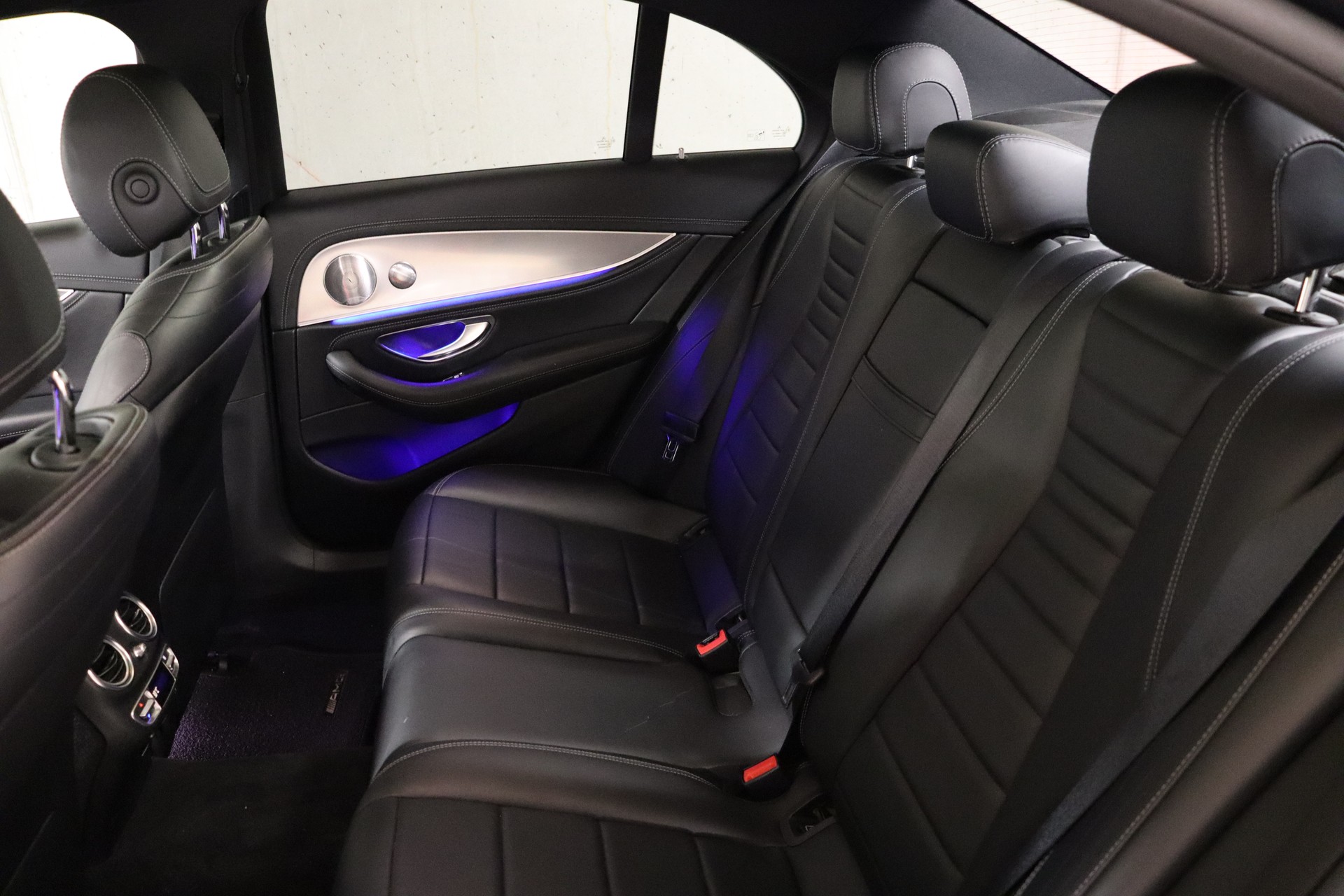 MERCEDES-BENZ E 220 d AMG Line 4Matic 9G-Tronic-image-18