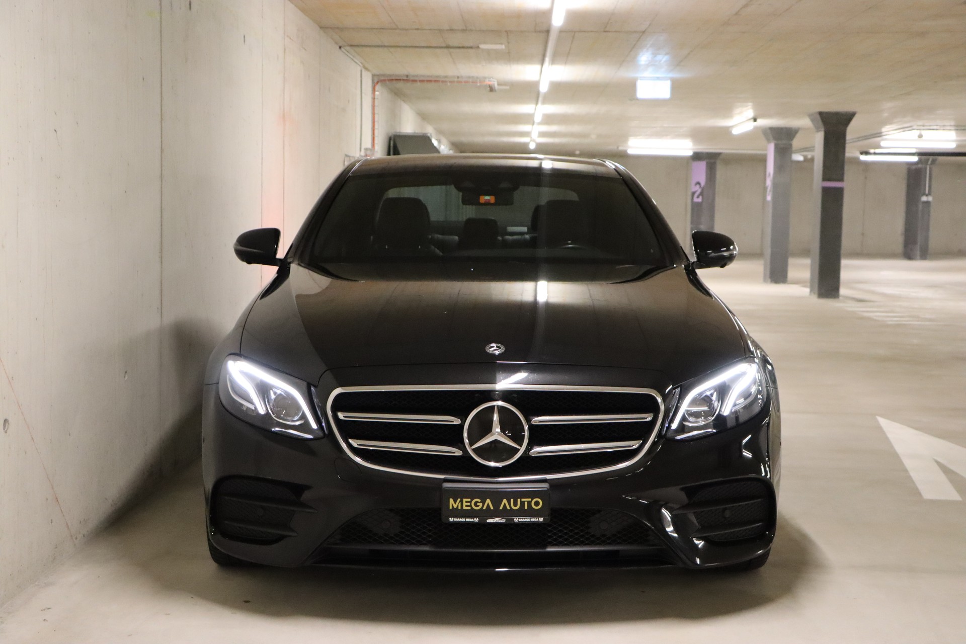 MERCEDES-BENZ E 220 d AMG Line 4Matic 9G-Tronic-showroom-element-1