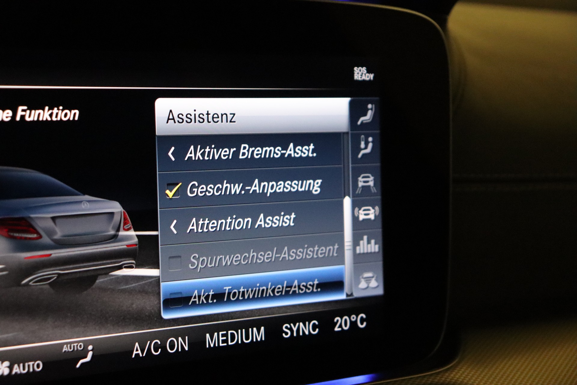 MERCEDES-BENZ E 220 d AMG Line 4Matic 9G-Tronic-image-26