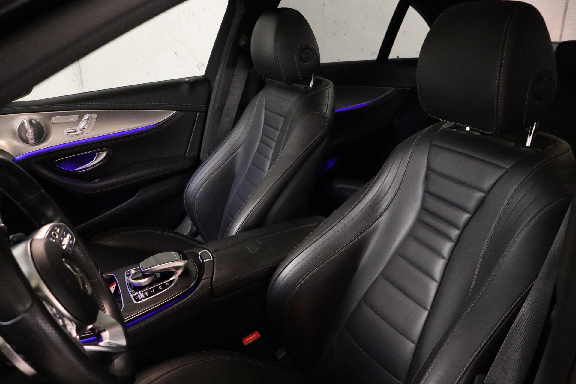 MERCEDES-BENZ E 220 d AMG Line 4Matic 9G-Tronic-image-11