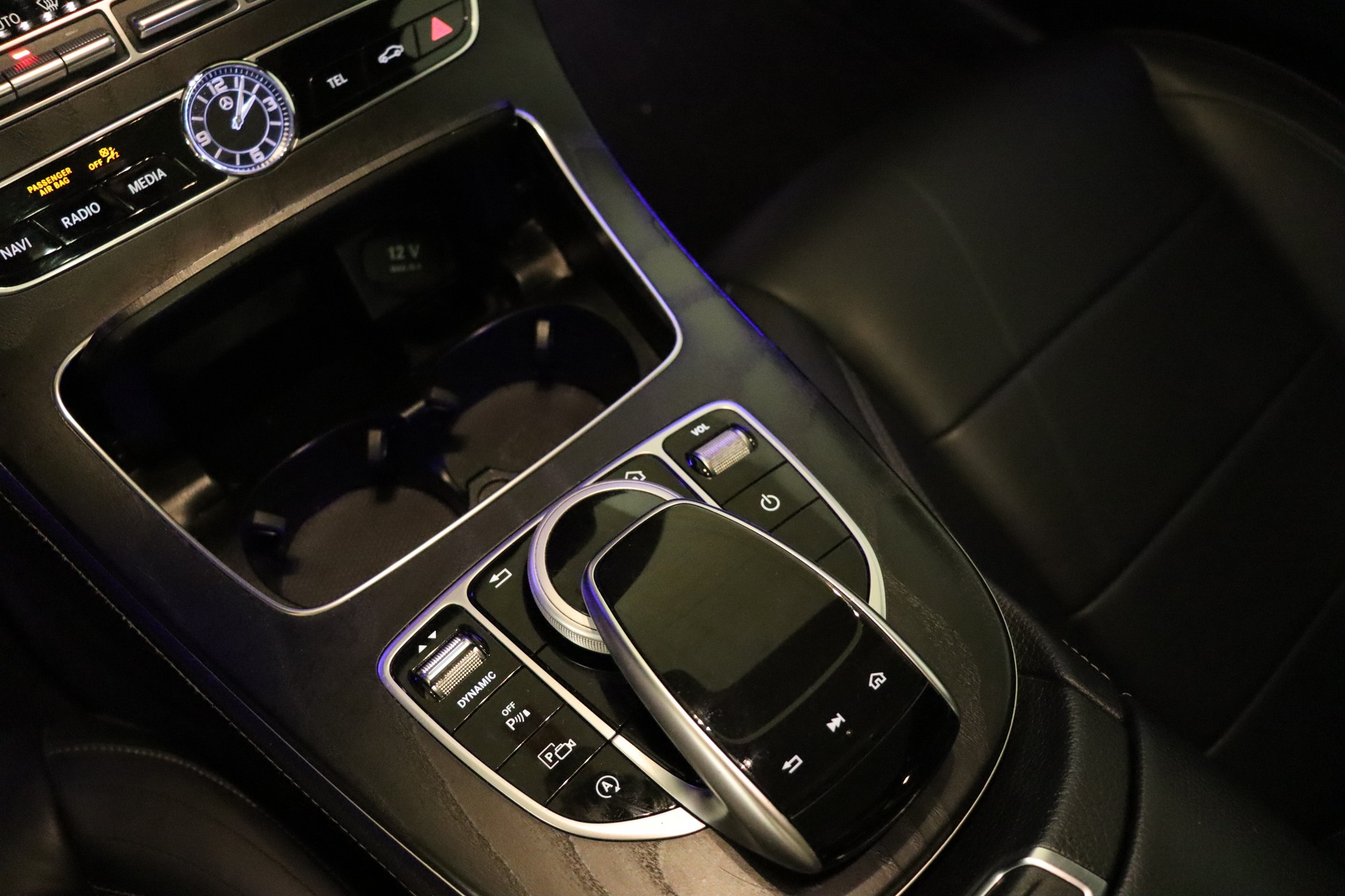 MERCEDES-BENZ E 220 d AMG Line 4Matic 9G-Tronic-image-22