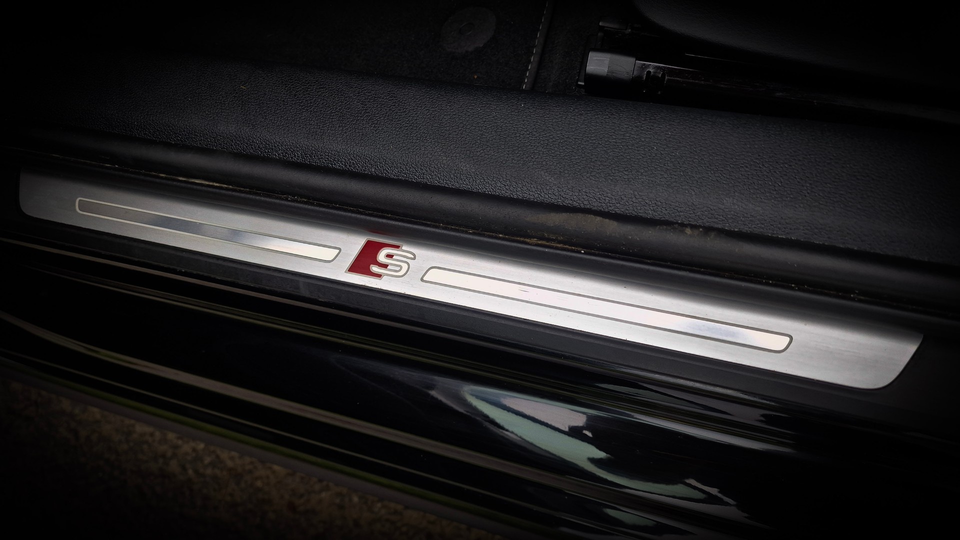 AUDI A4 Limousine 40 TDI S line quattro quattro S-tronic-image-11
