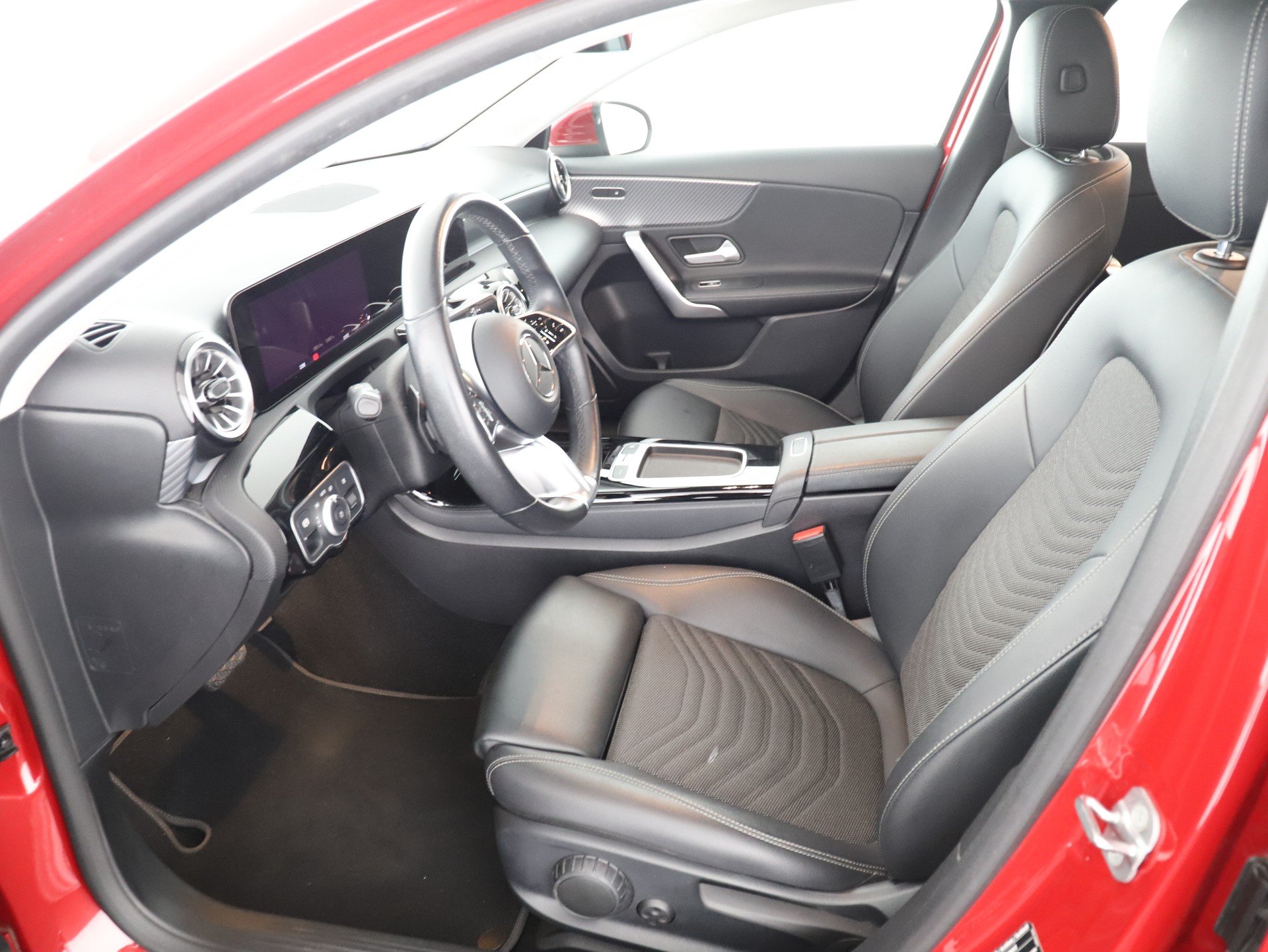 MERCEDES-BENZ A 180-image-8