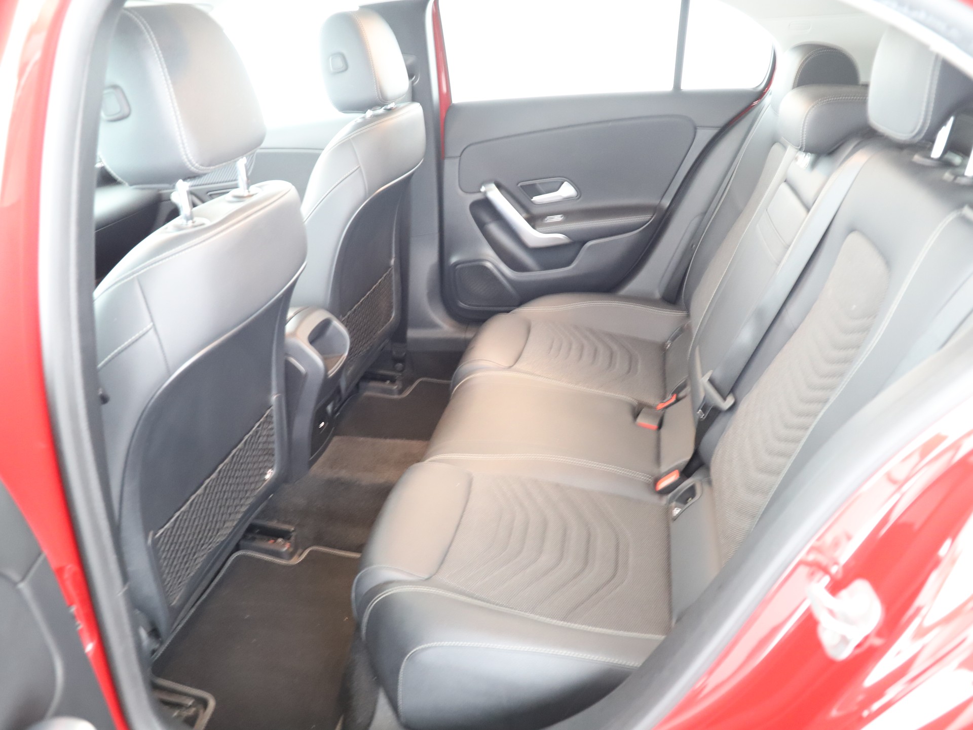 MERCEDES-BENZ A 180-image-11