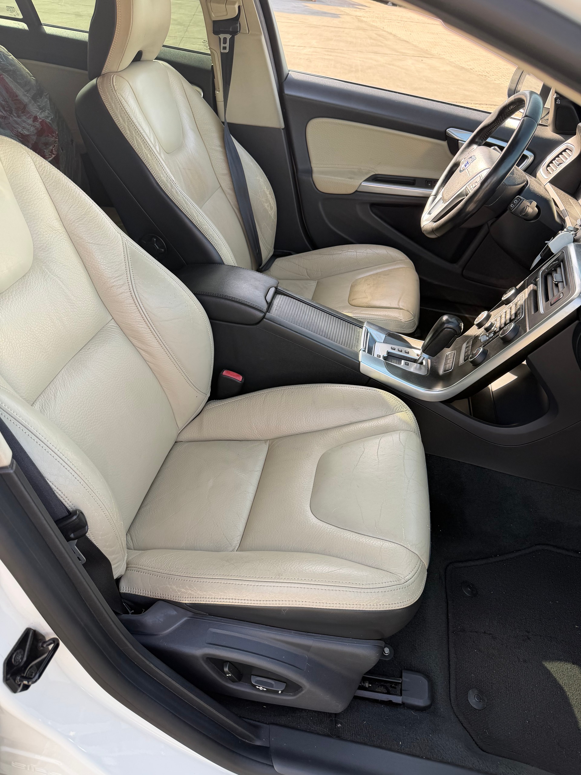 VOLVO V60 D5 Kinetic Geartronic-image-6